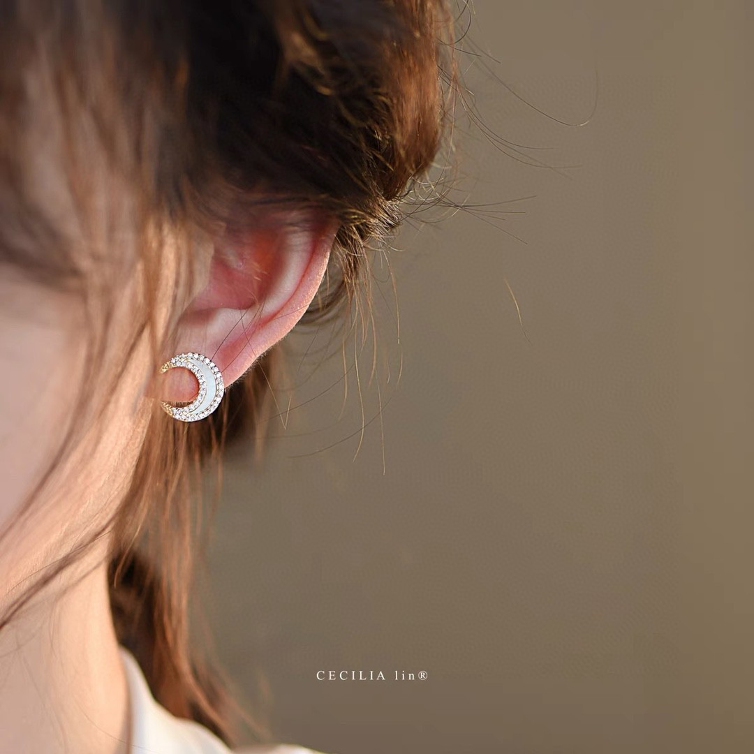 18K Mother of Pearl Diamond Earrings 