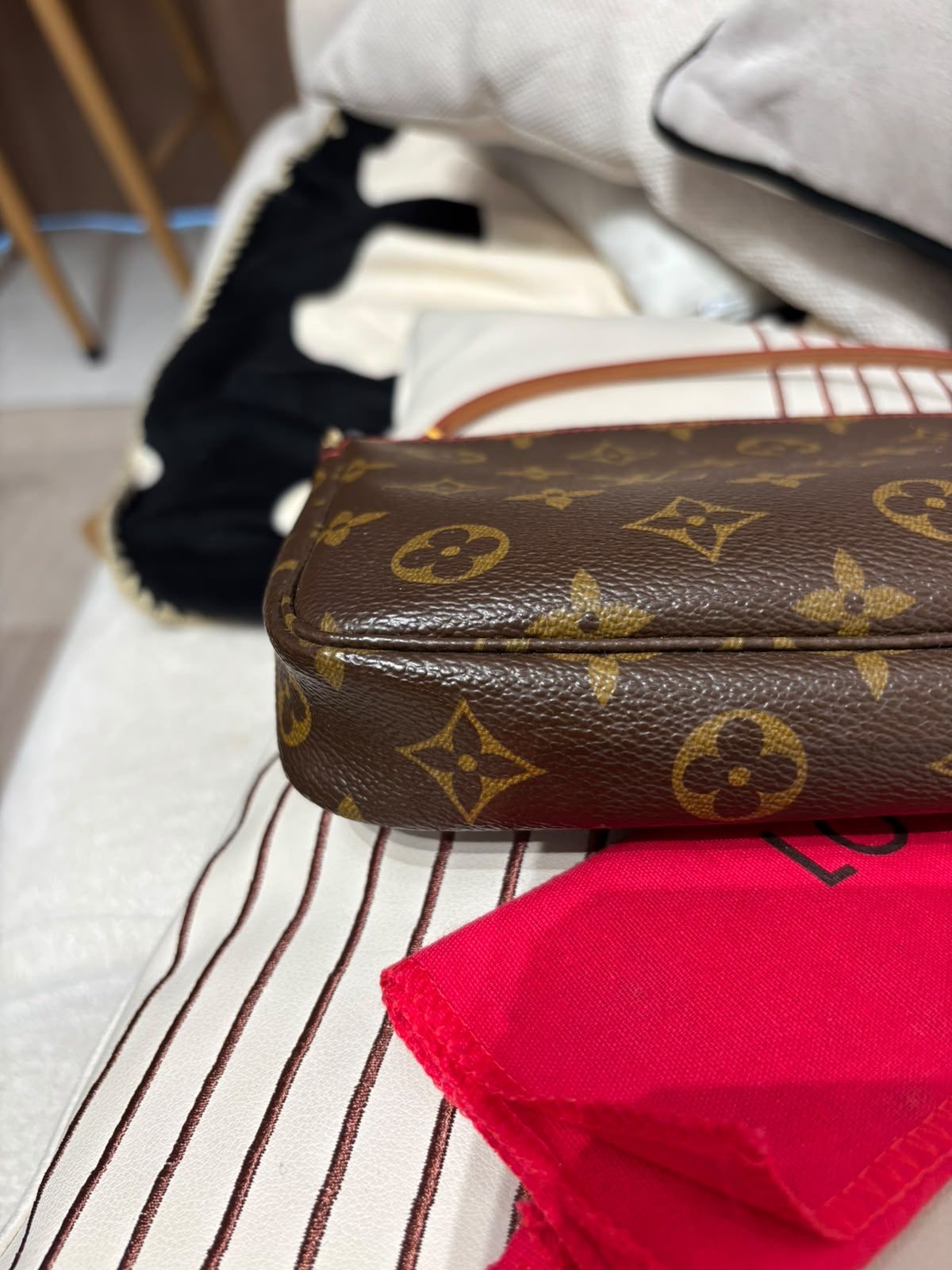 Lv pochette Takashi Murakami Monogram Cherry Pochette Accessoires 單肩包（limited edition ） 100%Authentic, 98%New ✅Dust bag ✅Box