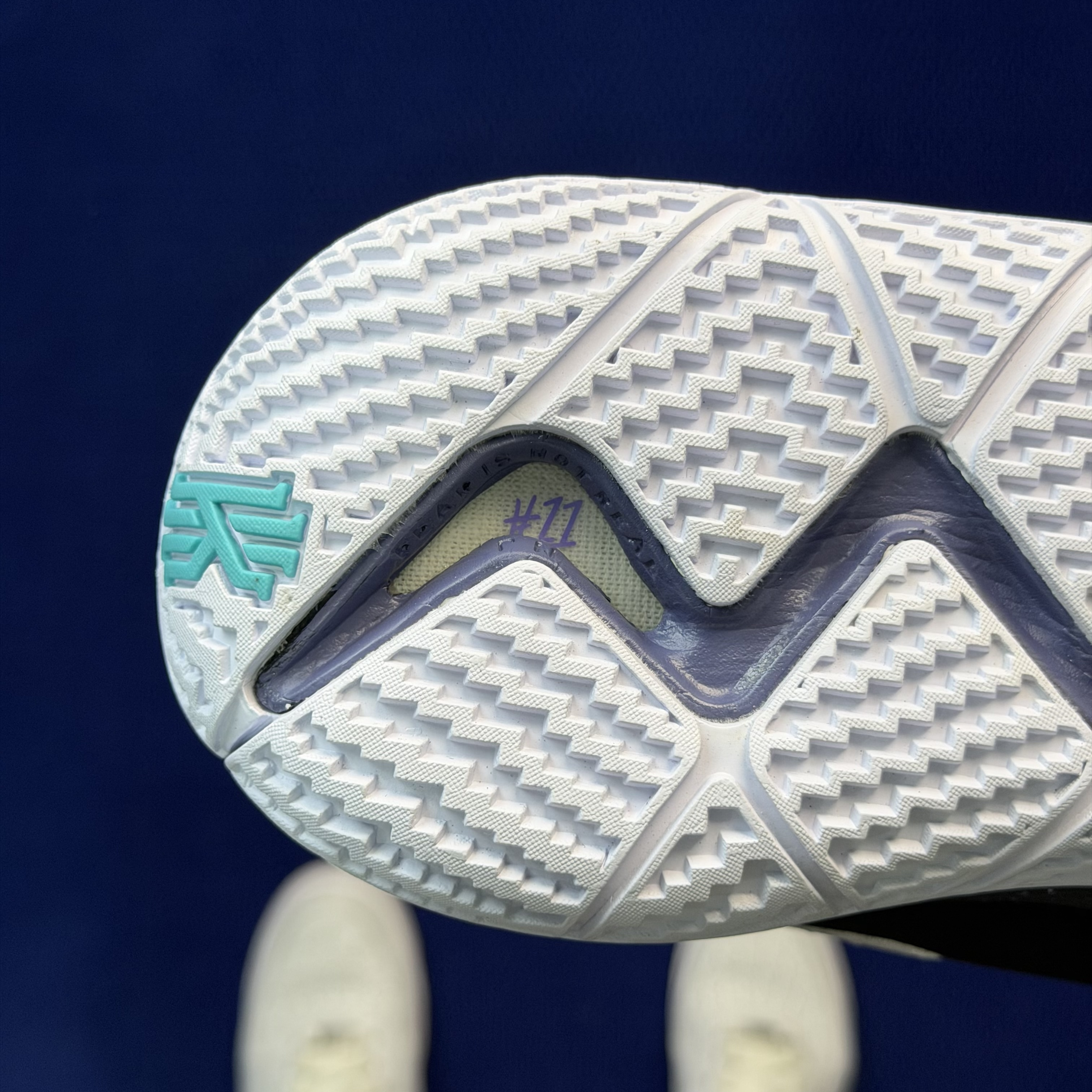 Nike Kyrie 4 943807-002