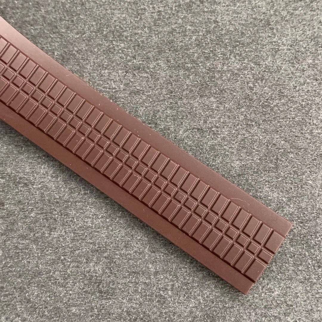 🔥全新PP百达..翡丽 复杂功能AQUANAUT旅行家＂手雷＂5164A系列＂V2＂超强升级版🔥 全新V2技术重点突破 1⃣️：升级最新机芯为PP. Cal.324 S C FUS 一体机，机芯摆轮位置实现与正品一致方向，现为市面最高版本。 2⃣️：新款字面巧克力颗粒感形状更立体 3⃣️：精益求精 V2版机芯主夹板字体更细致 升级为最新换代甲板鸽子血红宝石 实现最接近正品的工艺。