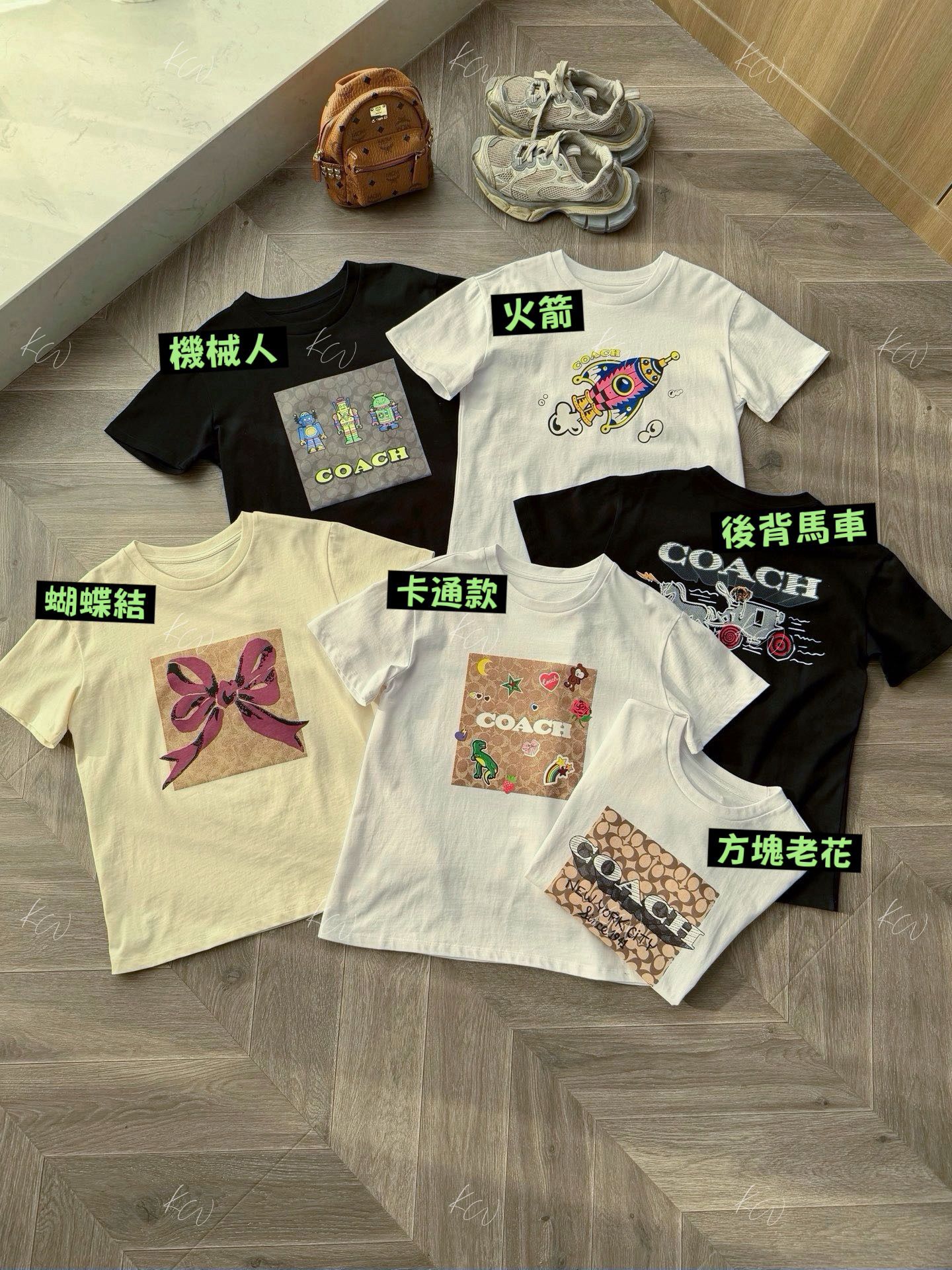 多款任選$118/2件。C*oach 印花情侶短袖