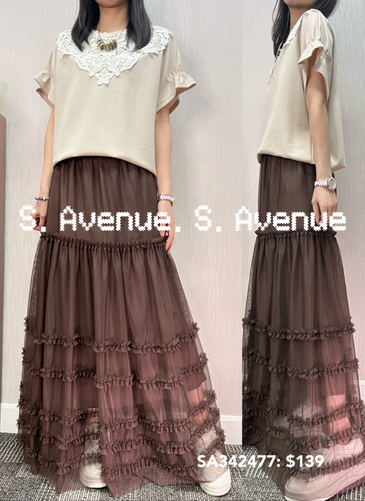 SA342477: 短袖喇叭袖領勾花top