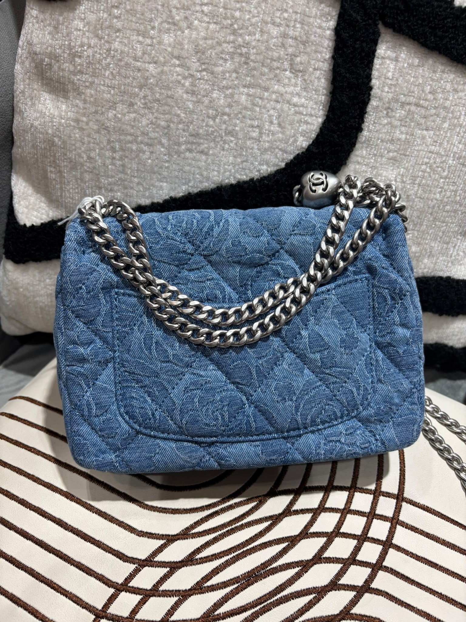 Chanel Mini flap bag with Heart Chain Shoulder Bag AS3829 denim 23P 100%Authentic, 99%New ✅晶片✅Dust bag✅Box