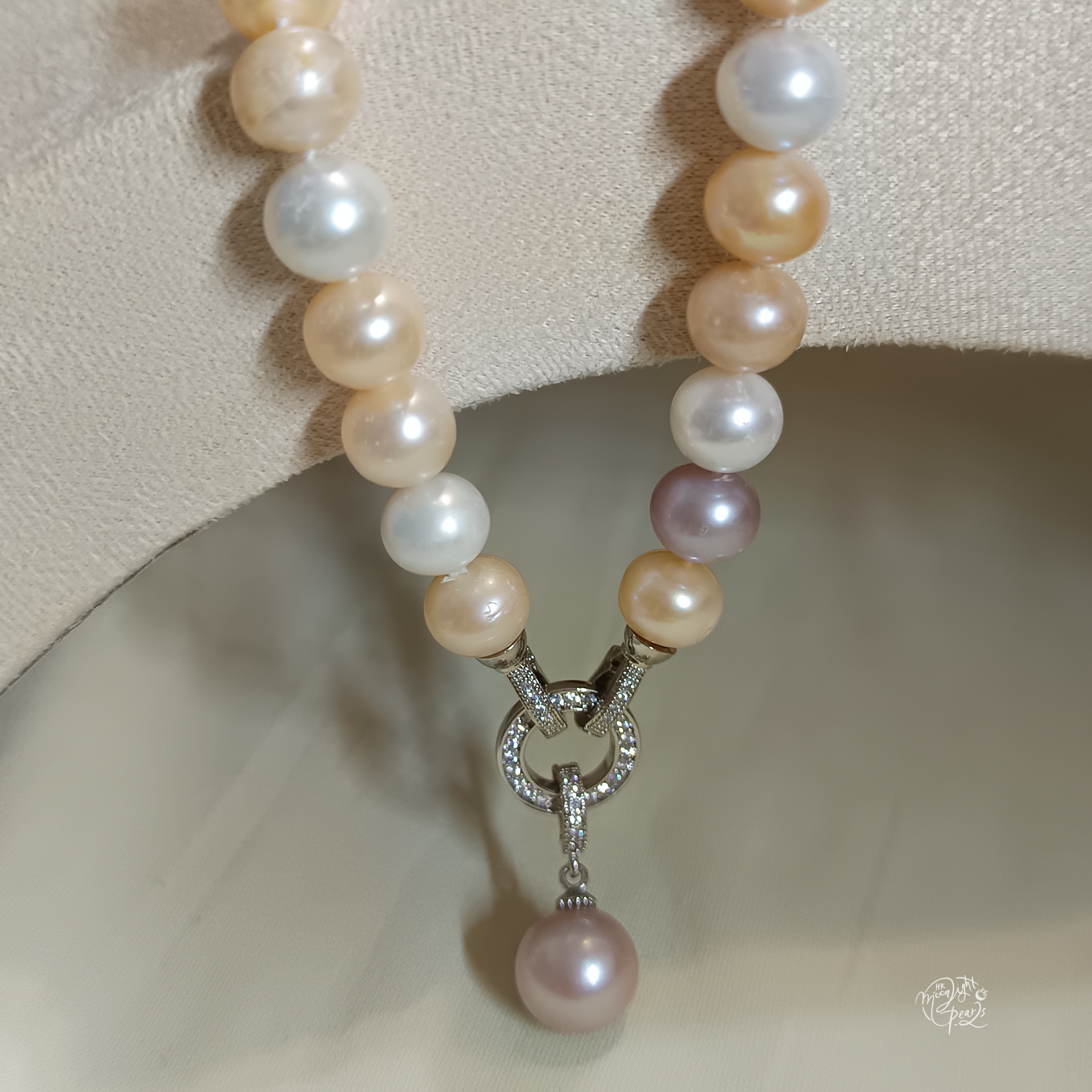 近圓強光淡水無核糖果色珍珠時尚注白金圓環扣項鍊+吊墜