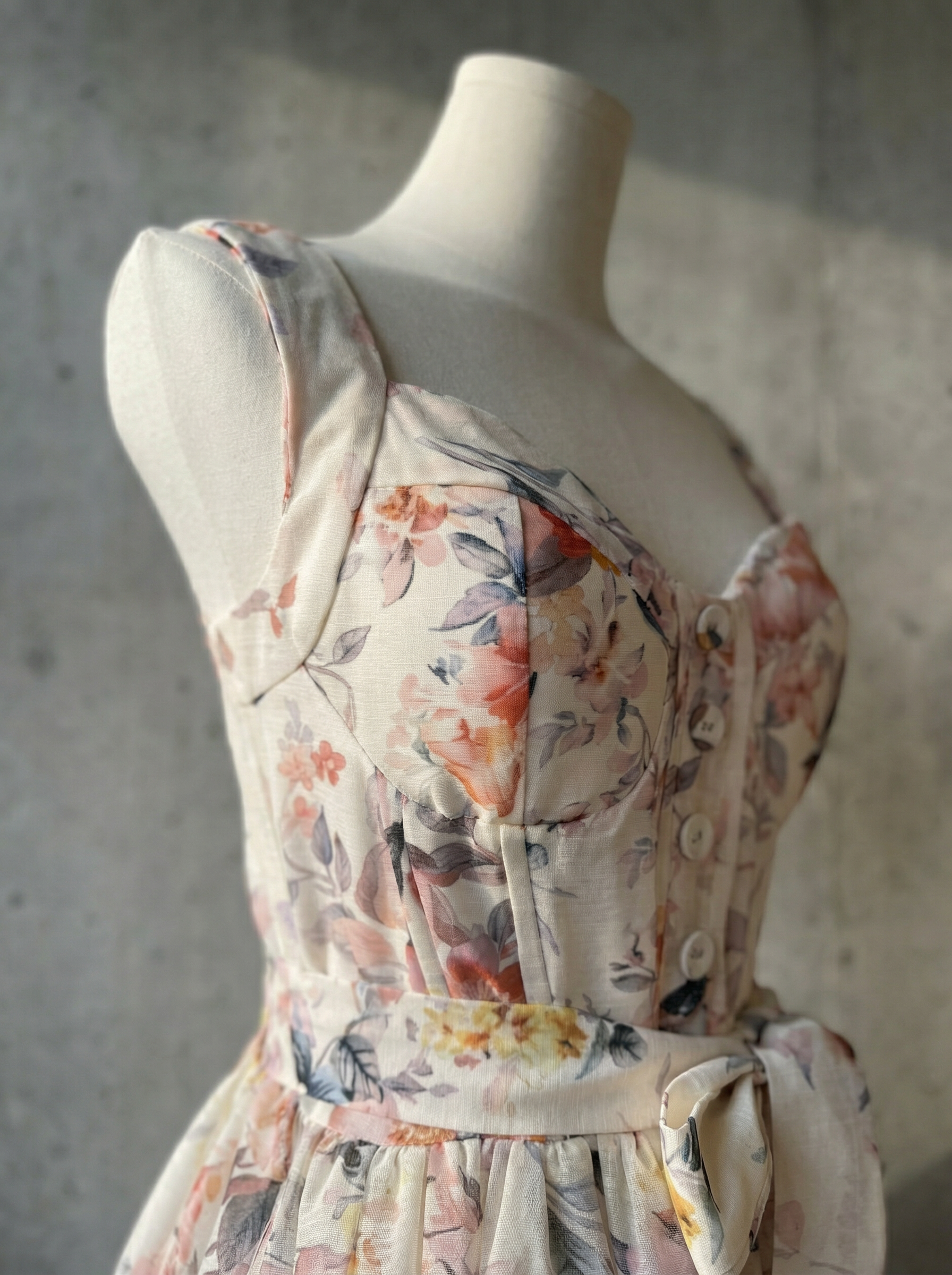 復古花卉印花連身裙配腰帶