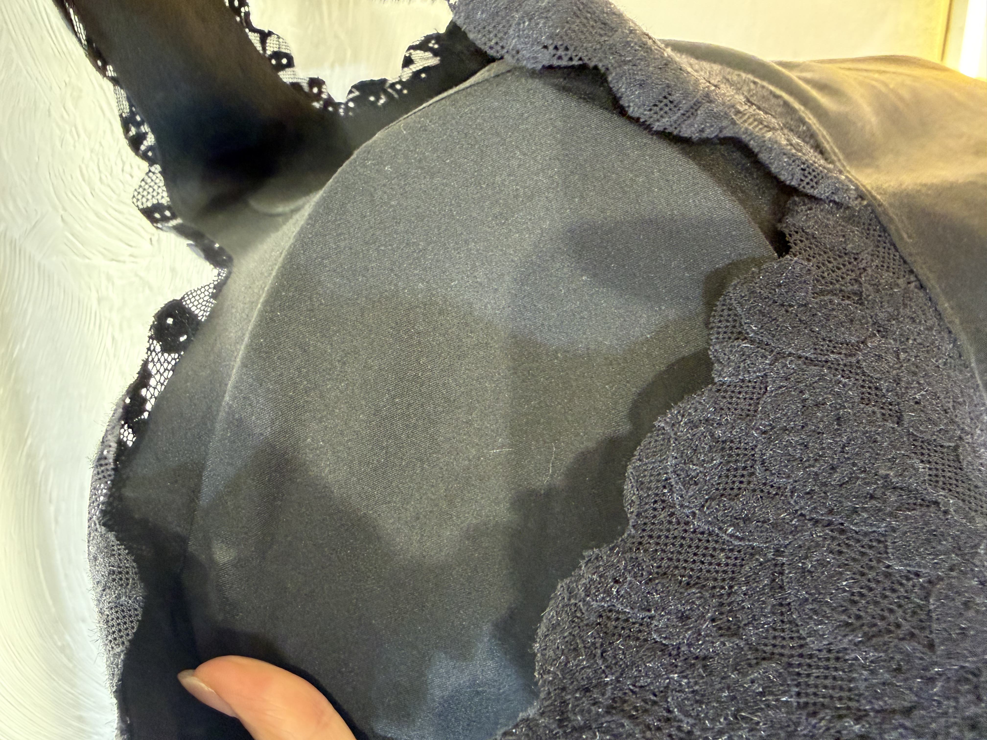 黑色蕾絲帶胸墊背心