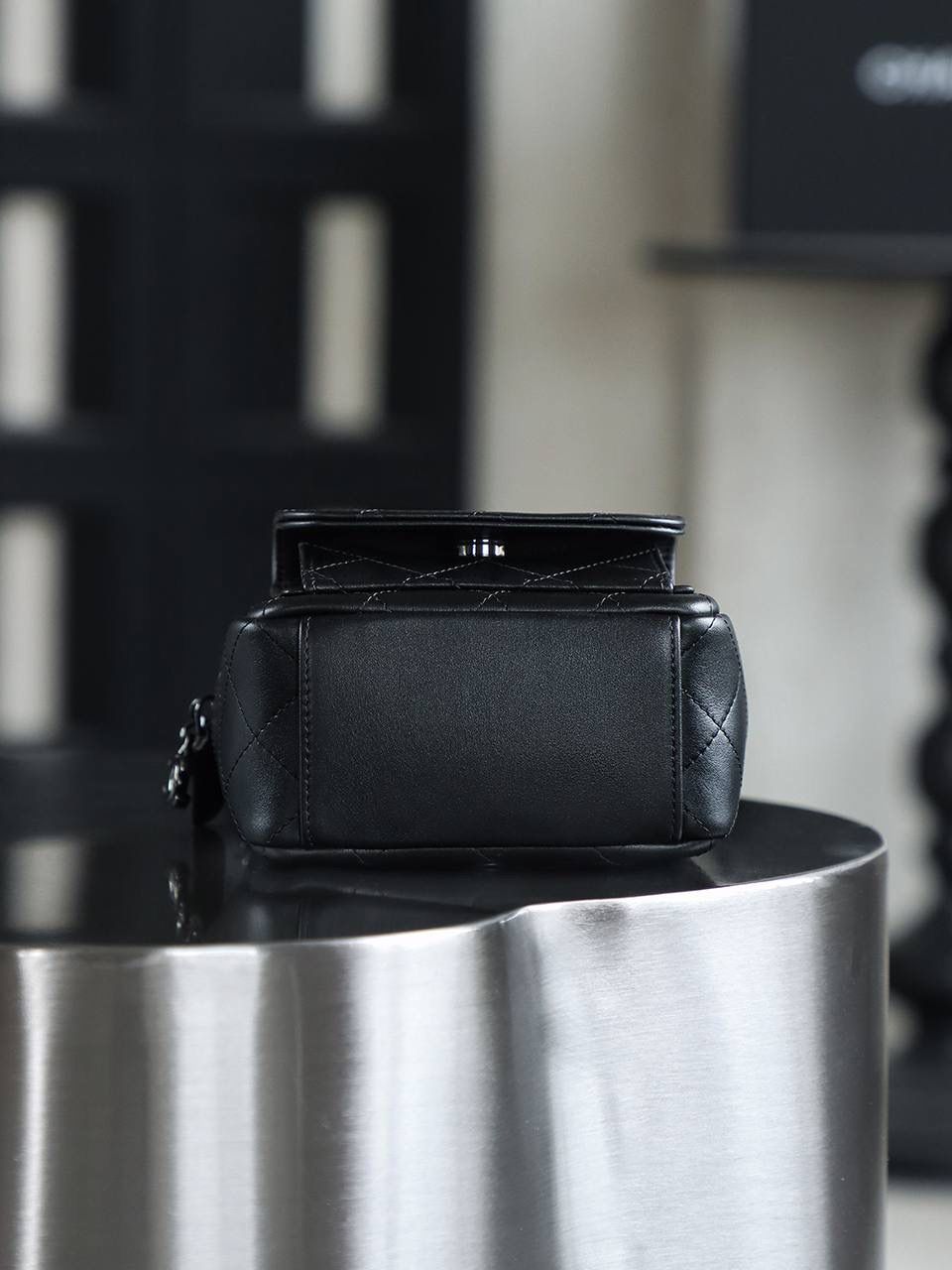 24C迷你書包鑒定版 👜 一包一碼 支持全球鑒定查驗身份證原廠專G Haas皮料過關清單資料可査詢 Chane*25C迷你雙肩背包 雖然小 但非常實用能雙肩能單肩小書包 五金：全鋼黑扣 皮料：Haas小牛皮 尺寸：18*13*9cm