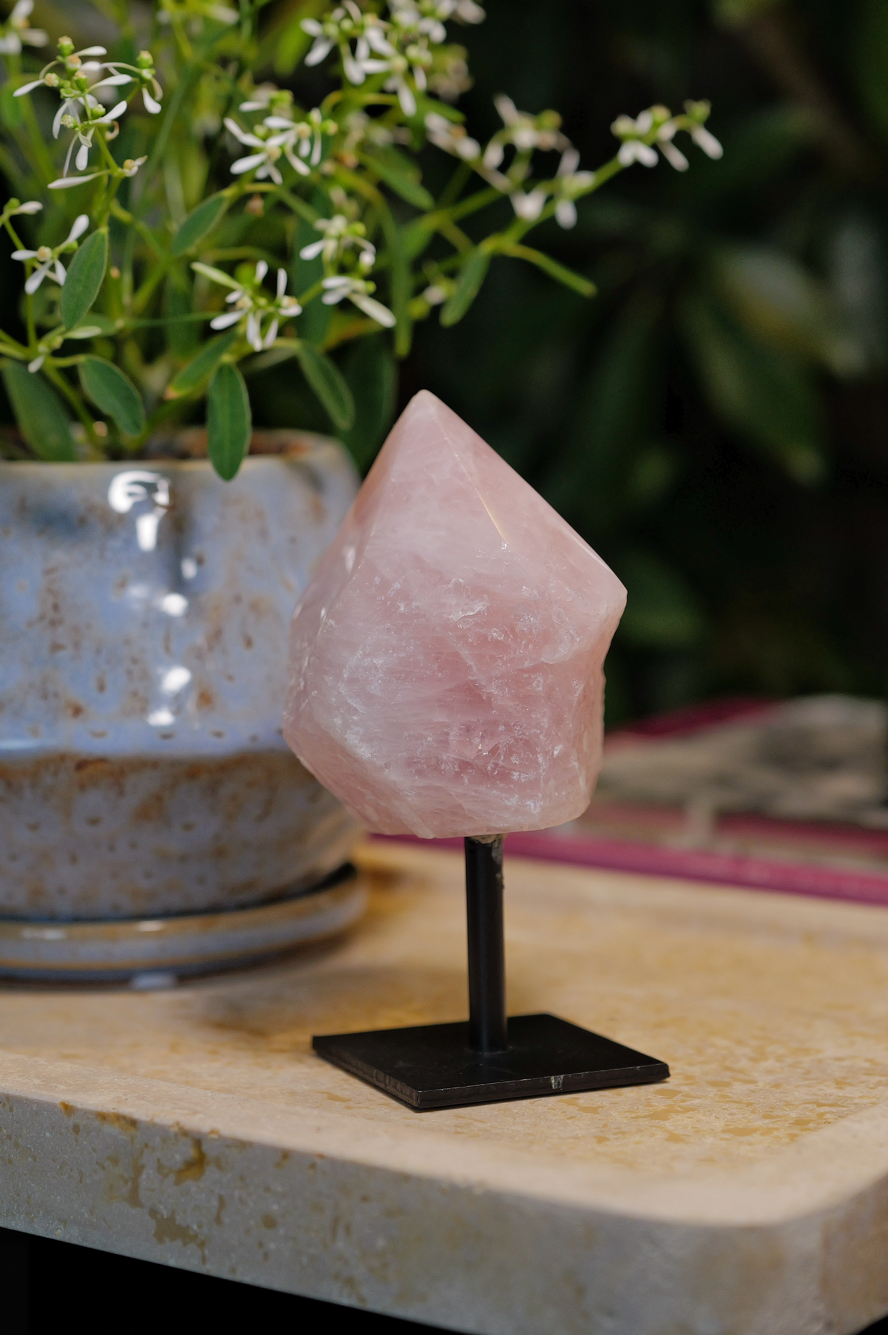 ༒11.2cm半打磨原石 粉水晶連托架擺件༒ RQ.8027C15G3JJ-RA30*ANN