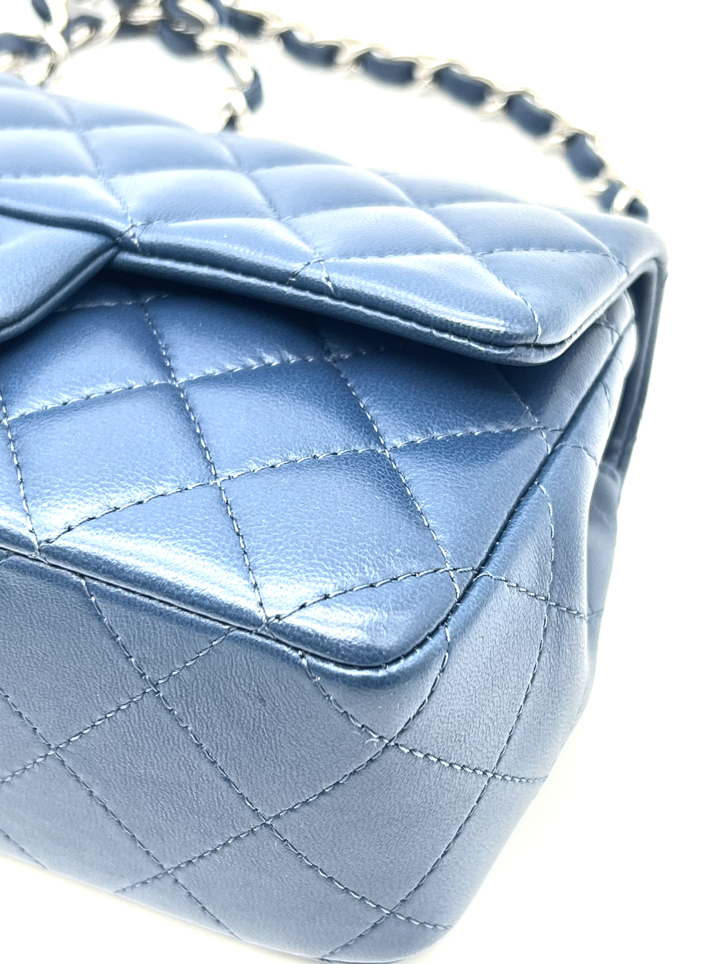 Pre-Owned CHANEL Classic Flag Bag / Product Code: 26043010