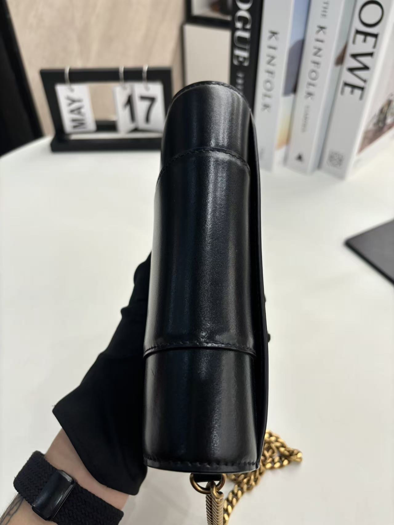 【預訂貨品】巴黎世家黑金沙漏包