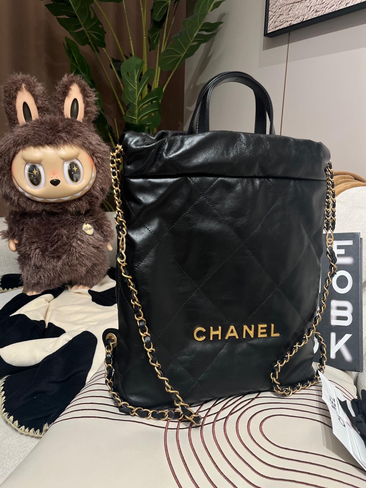Chanel 22 backpack small 黑色牛皮金鏈, 100%Authentic, 98%new ✅專門店收據✅晶片✅Dust bag