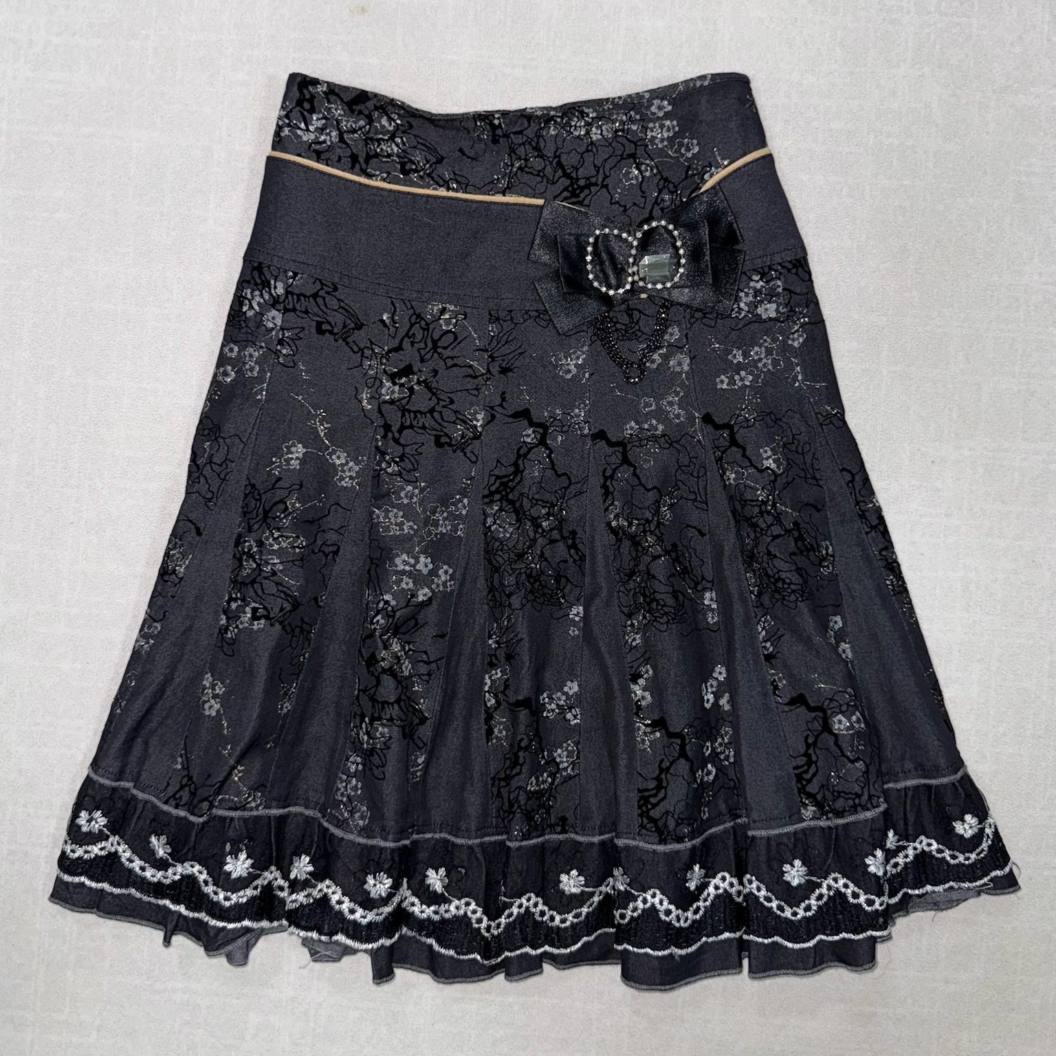 Elegant Black Midi Skirt with Bow Detail