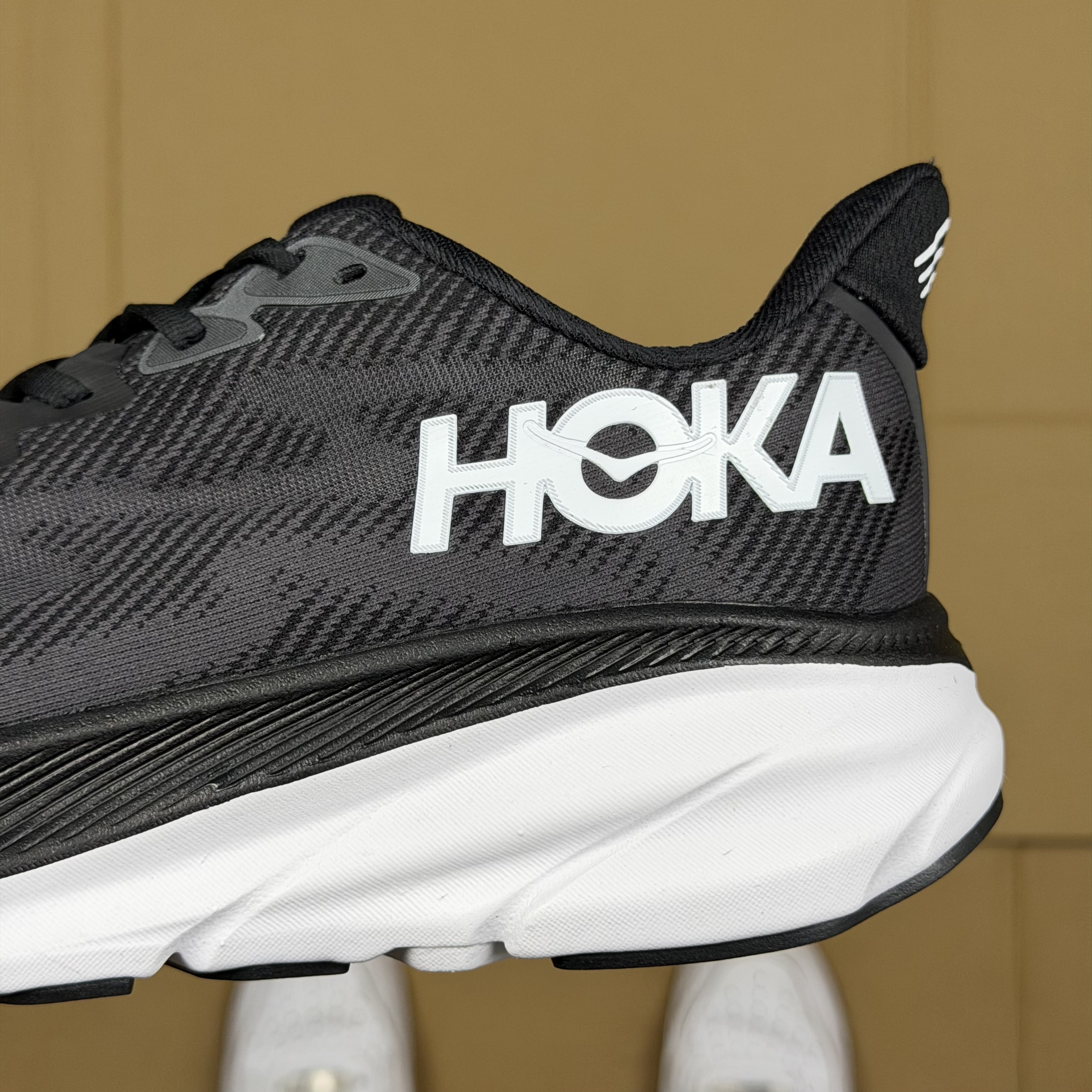 Hoka Clifton 9