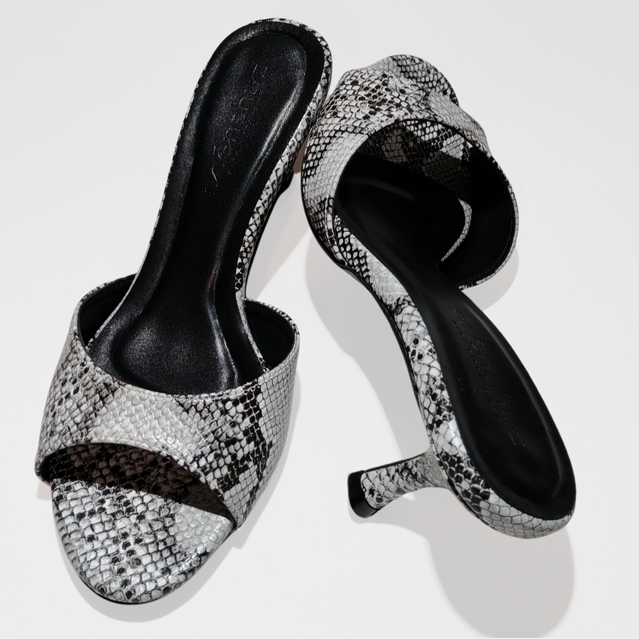 MAYA 65 WHITE PYTHON