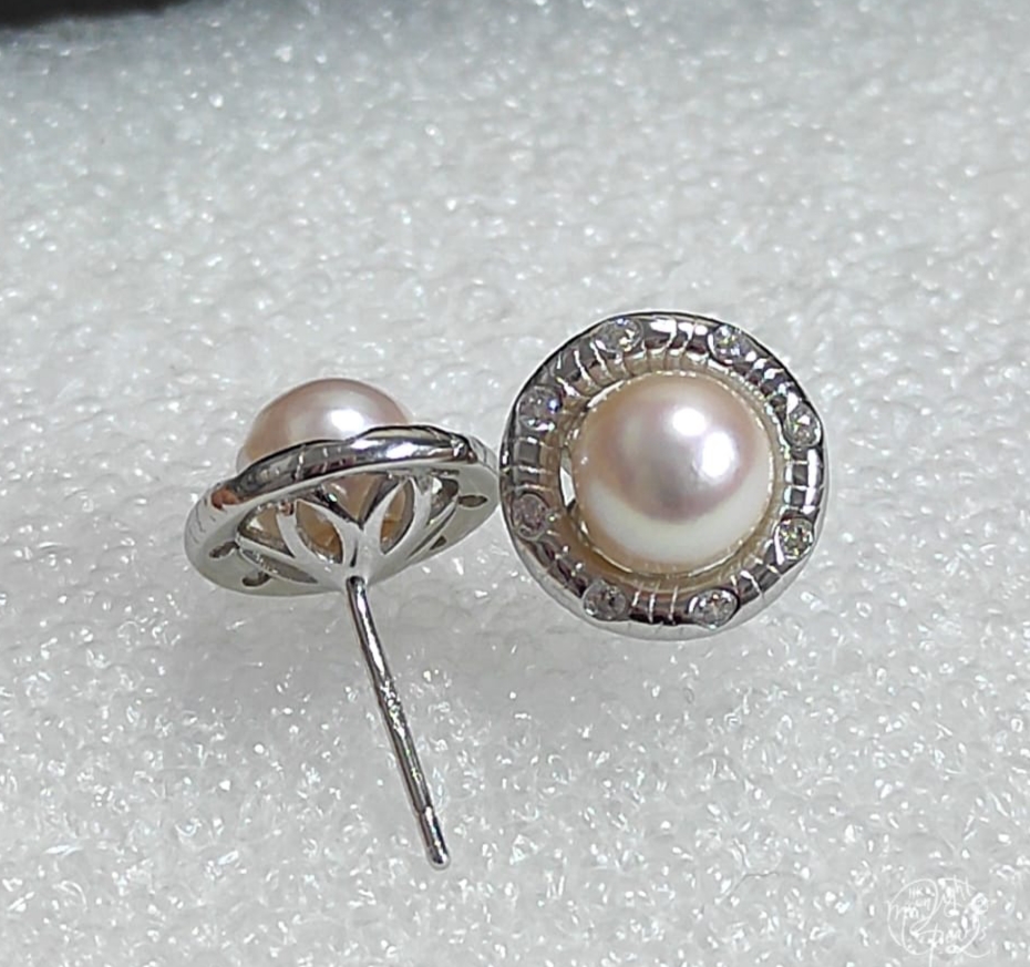 近正圓極強光日本akoya櫻花粉海水珠精工s925銀微鑲鋯石耳釘