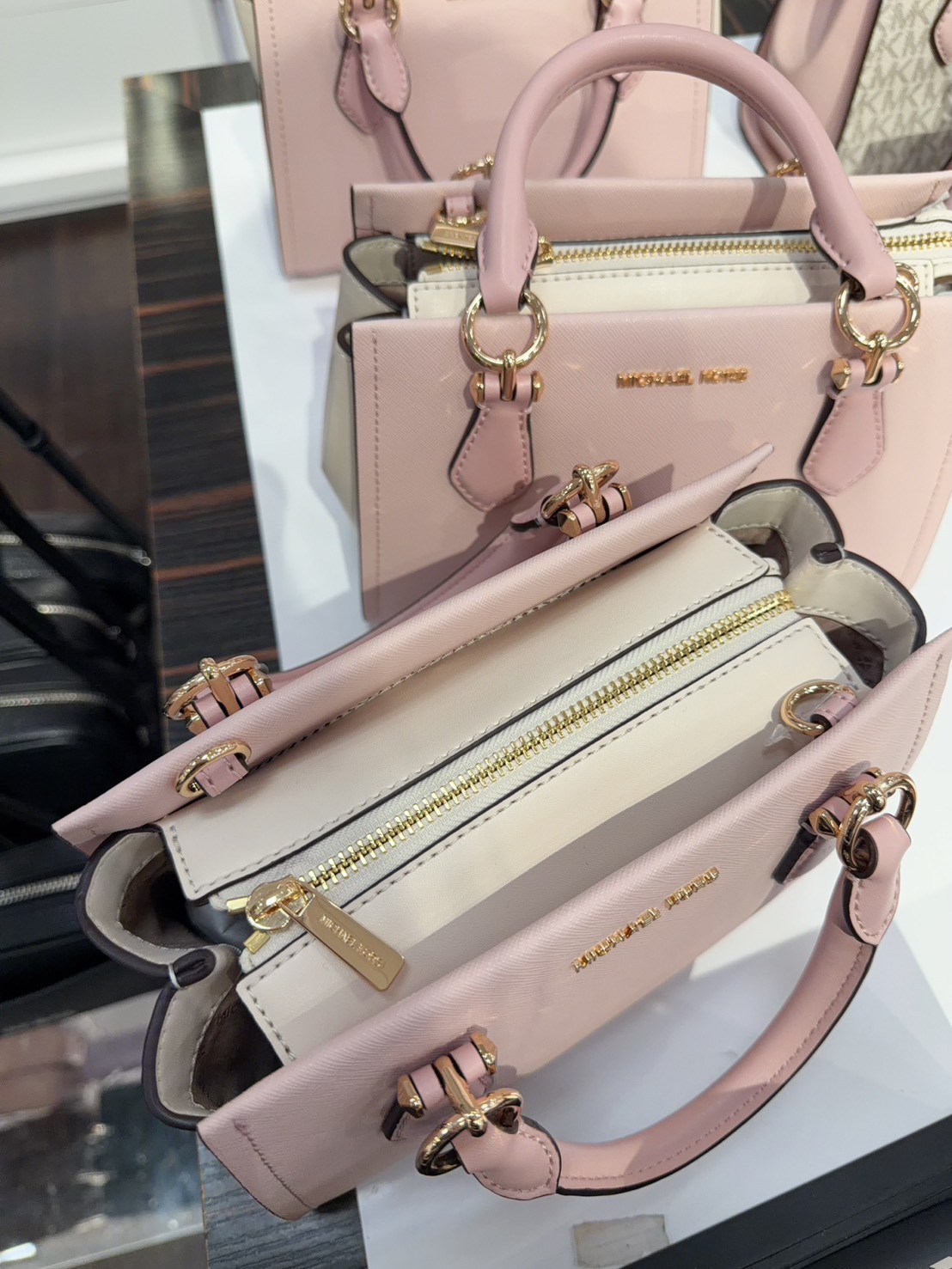 香港現貨-Michael Kors Outlet Marilyn Saffiano Leather Messenger Bag pink