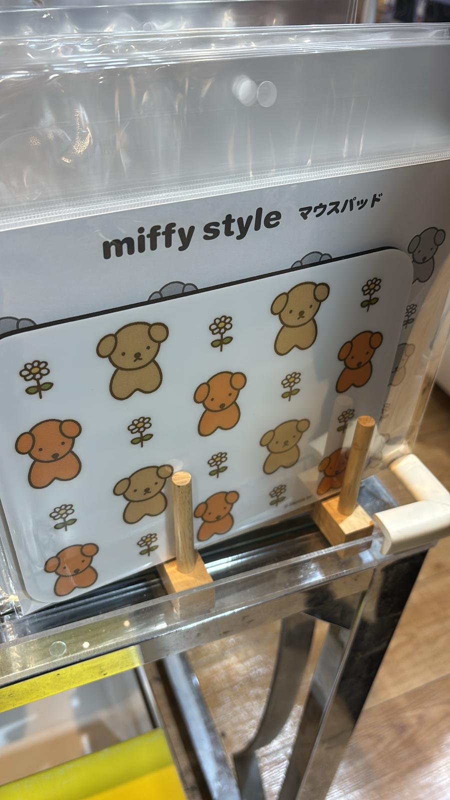 MIFFY STYLE Mouse pad SNUFFY 花花