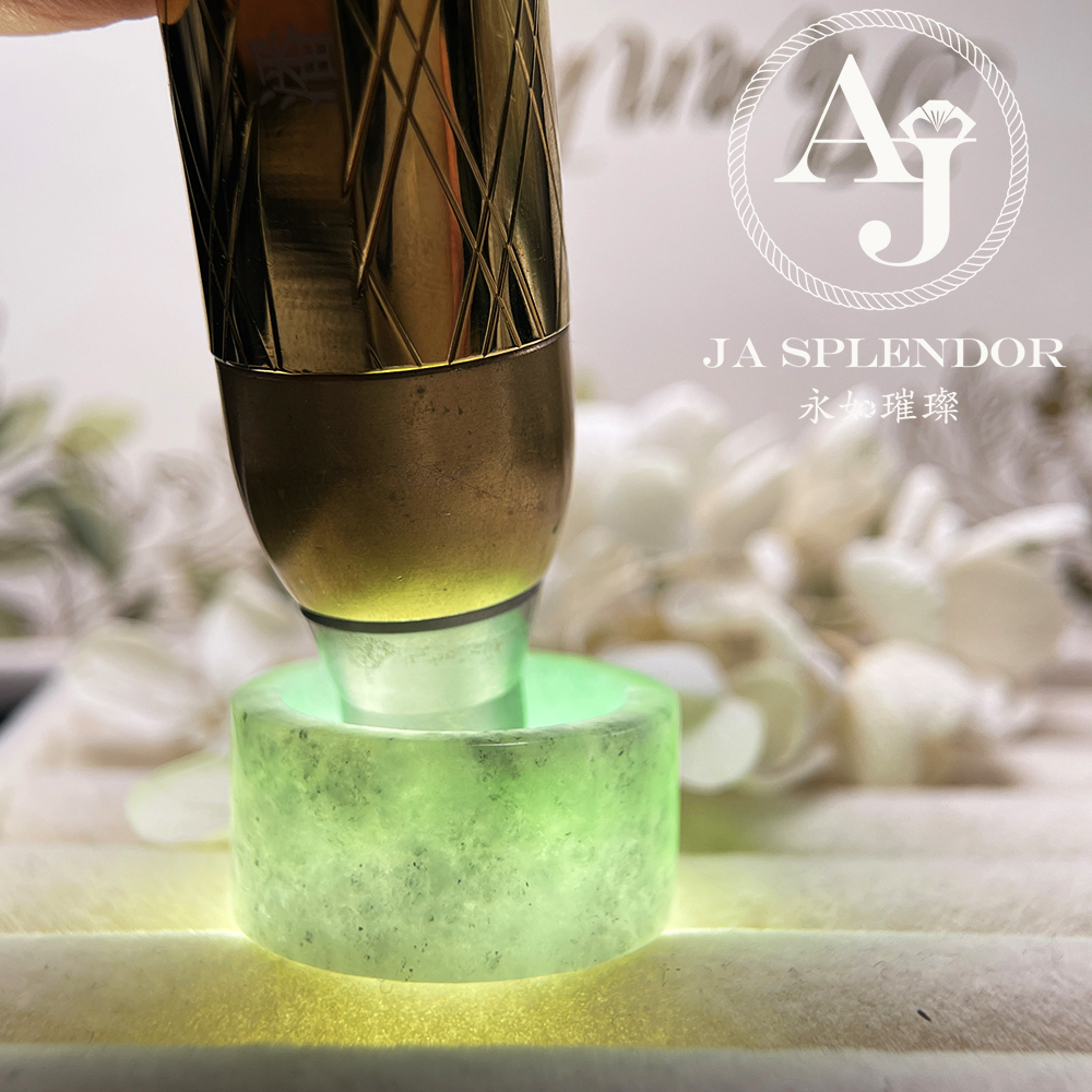 JR-197 天然翡翠A玉 果綠灑烏鷄半山半水扳指