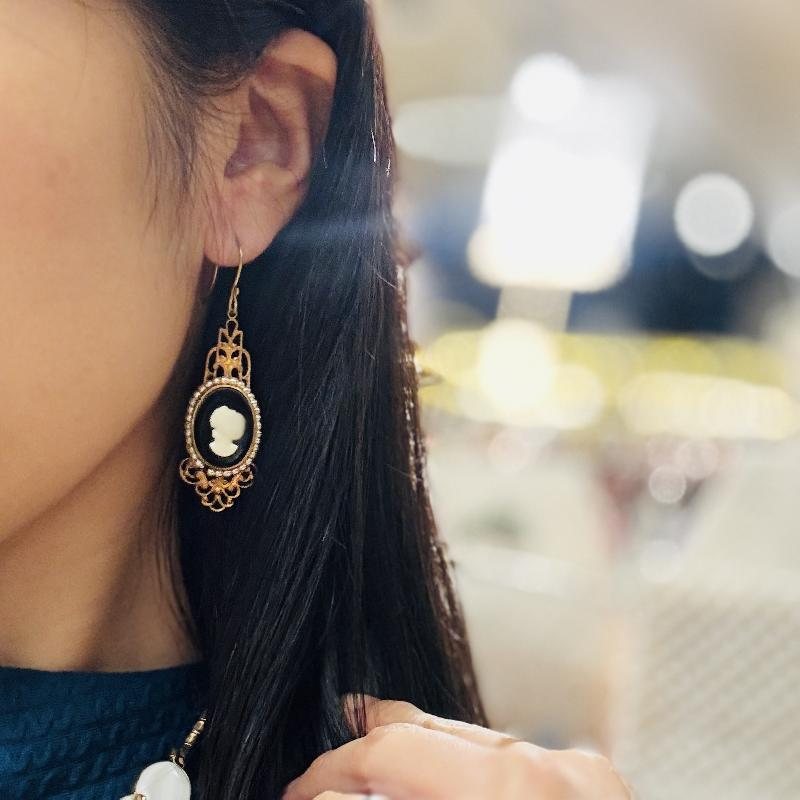 Vintage Recomposed Czechoslovakian Black Glass Cameo Pearl Hook Earrings (B131)