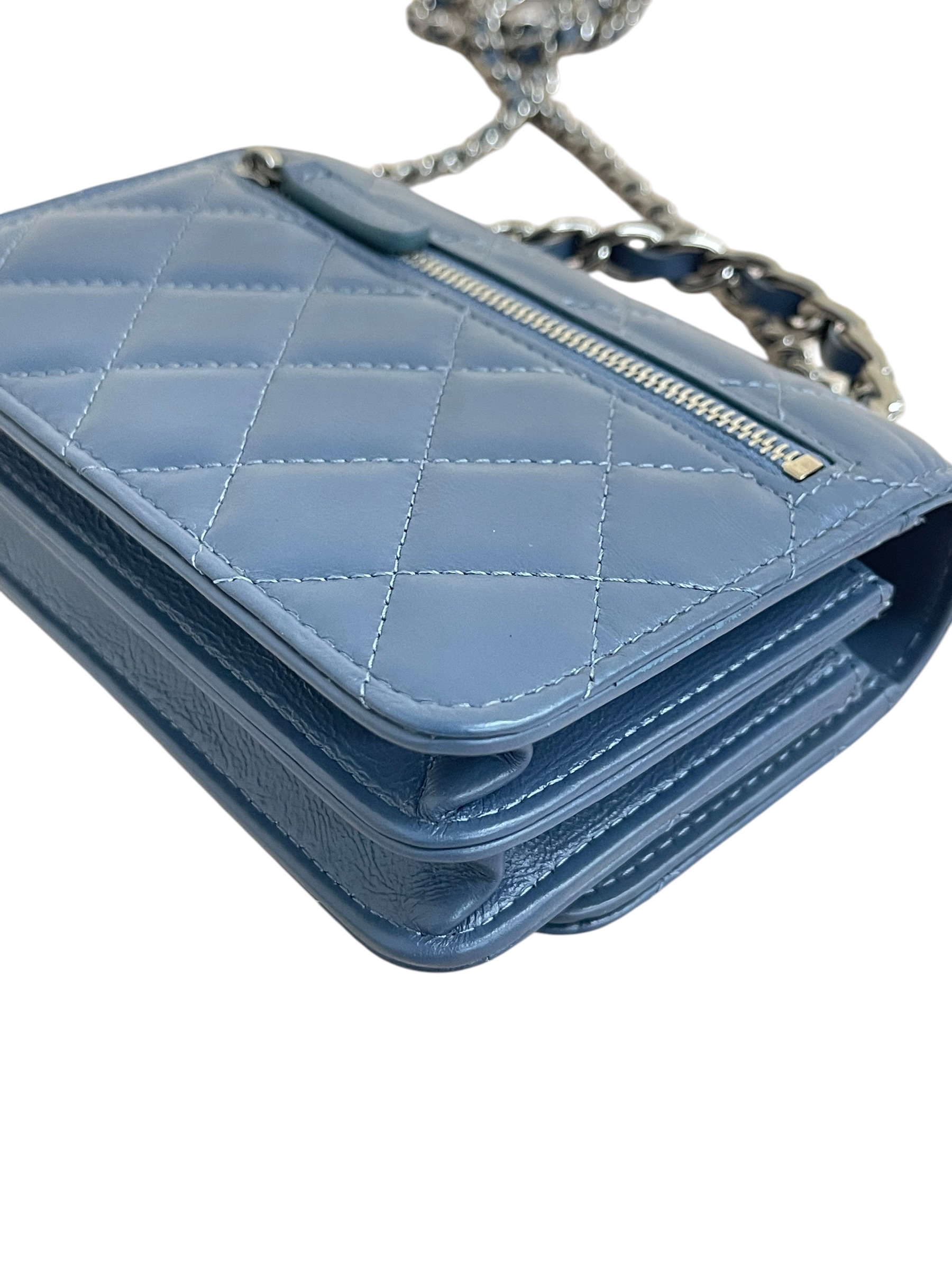 Pre-owned Chanel Clutch With Chain / Product Code: 063007