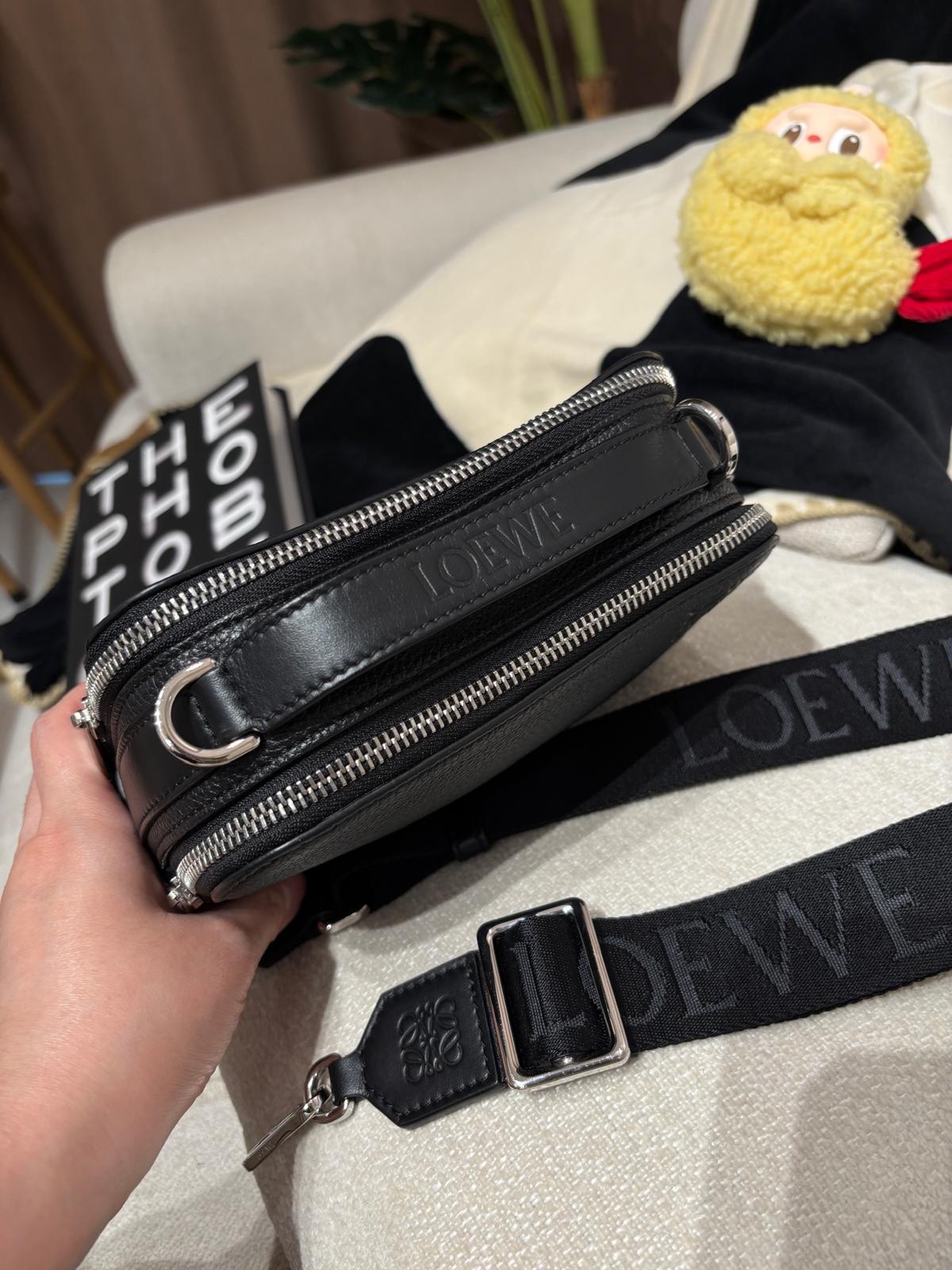 Loewe camera bag calfskin 100%Authentic, 98%new ✅strap✅Dust bag