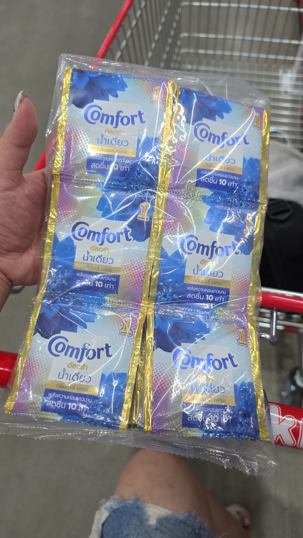 Comfort品牌推出的舒適Ultra 濃縮柔軟精藍色「一次漂洗」配方