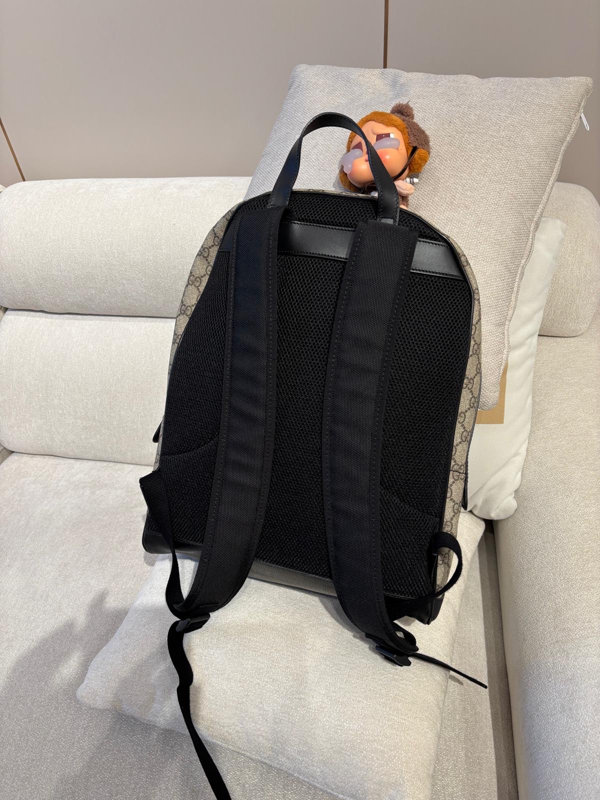 Gucci GG supreme Backpack 406370  100%Authentic ,98%new✅dust bag 