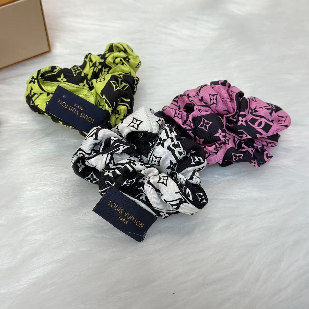 LV絲質地髮圈 三個裝超抵價❣️