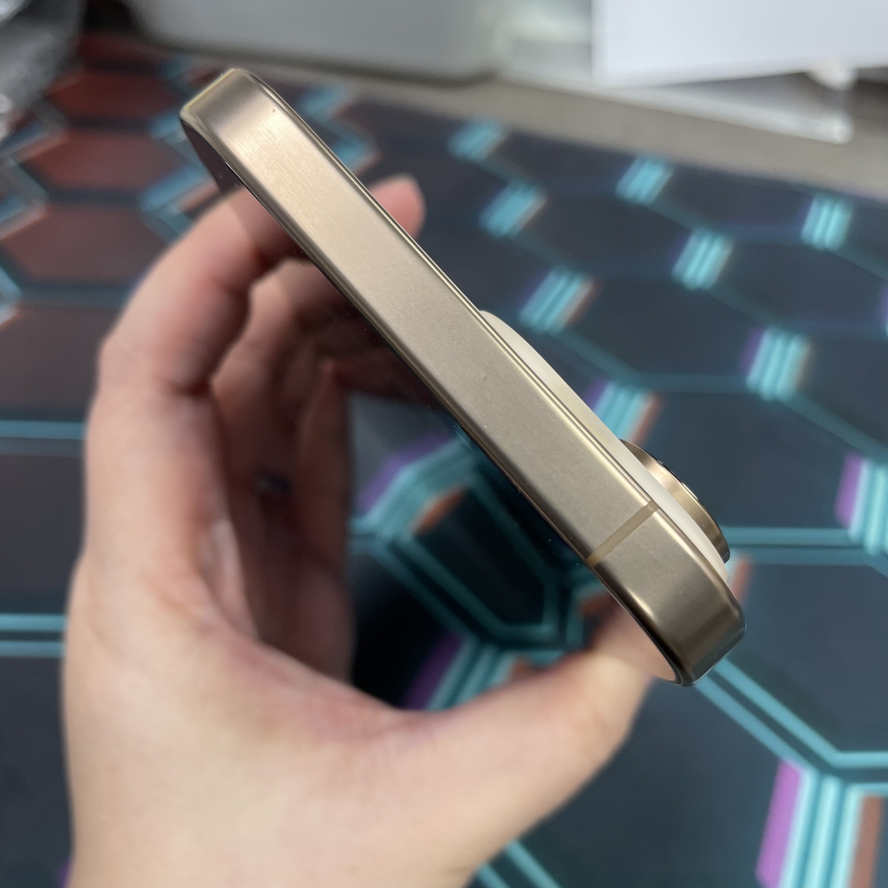 *8377 16 Pro max 完美機 256GB 電96 沙色 gold