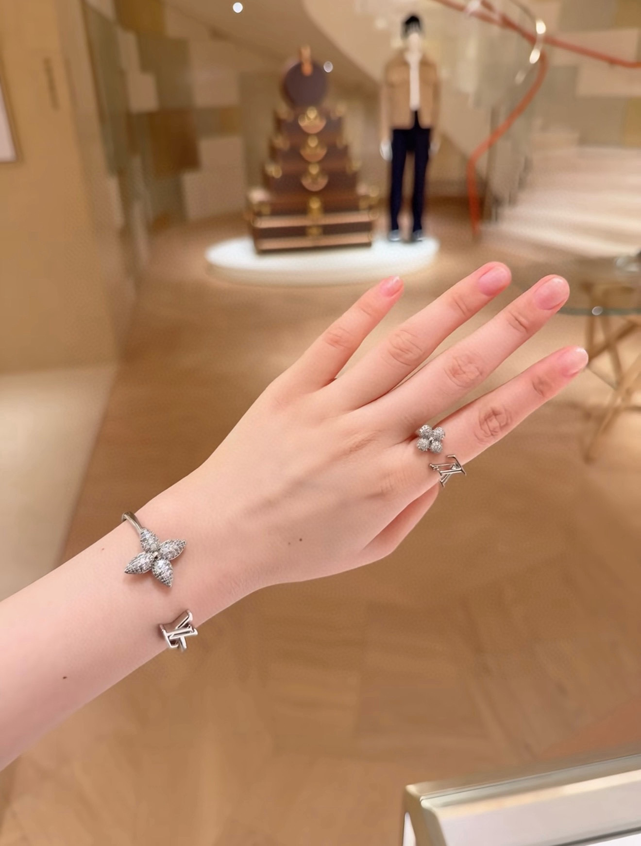 【原單】LV Louisette 簽名款水鑽戒指/手鍊 連禮盒