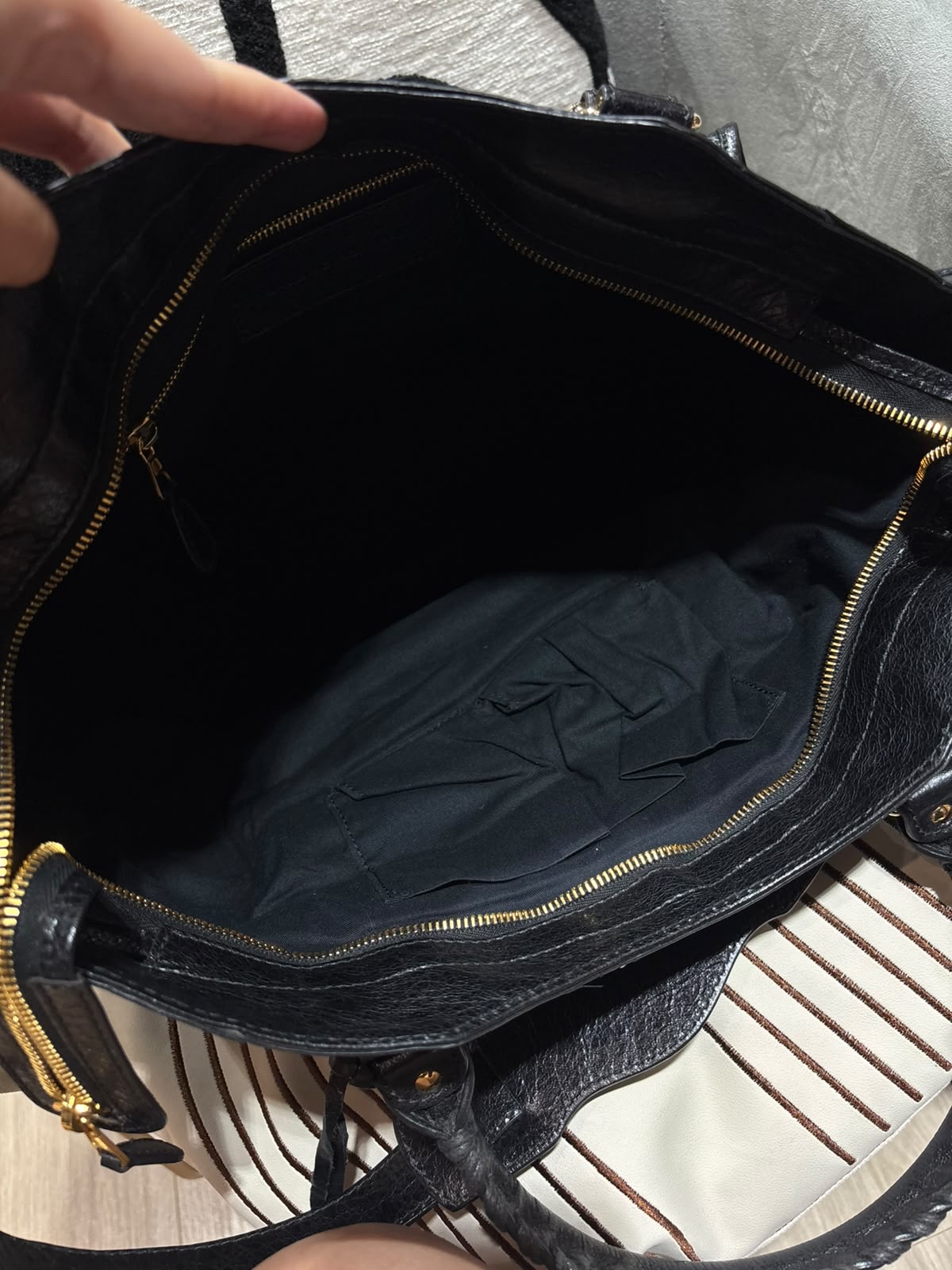 BALENCIAGA Giant Part Time 2 way bag 黑色牛皮金釘，100%Authentic, 98%New ✅mirror ✅Dust bag 