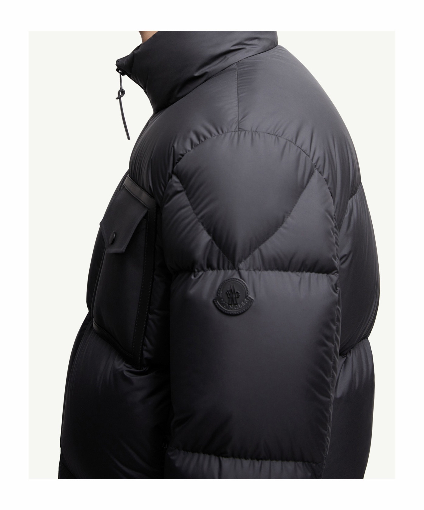 Moncler 男士 長袖羽絨服0 1 2 3 4 5 6碼模特身高 189 釐米，穿 3 碼 