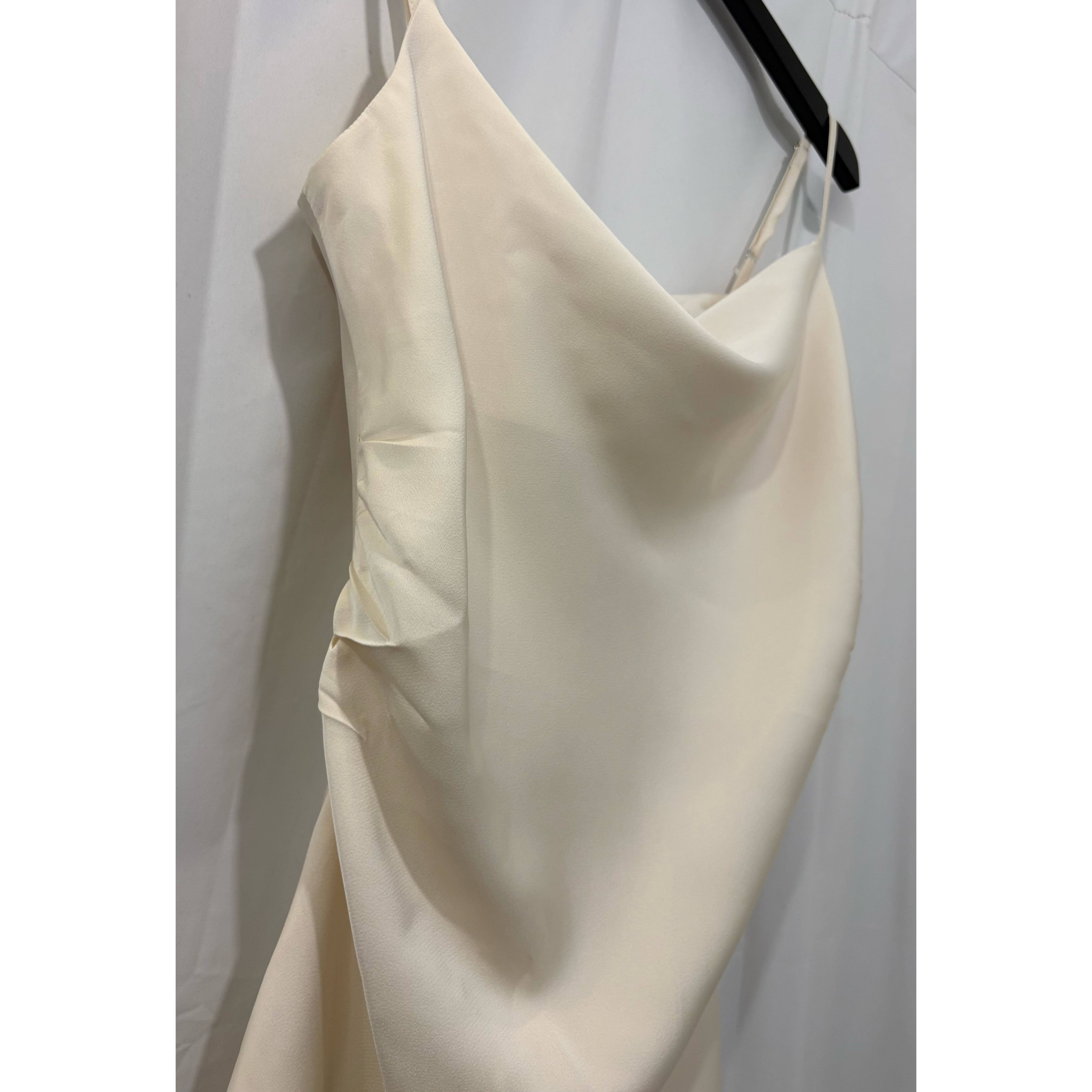 新品價6月23截🤍2606K《SATIN COWL NECK OPS》
