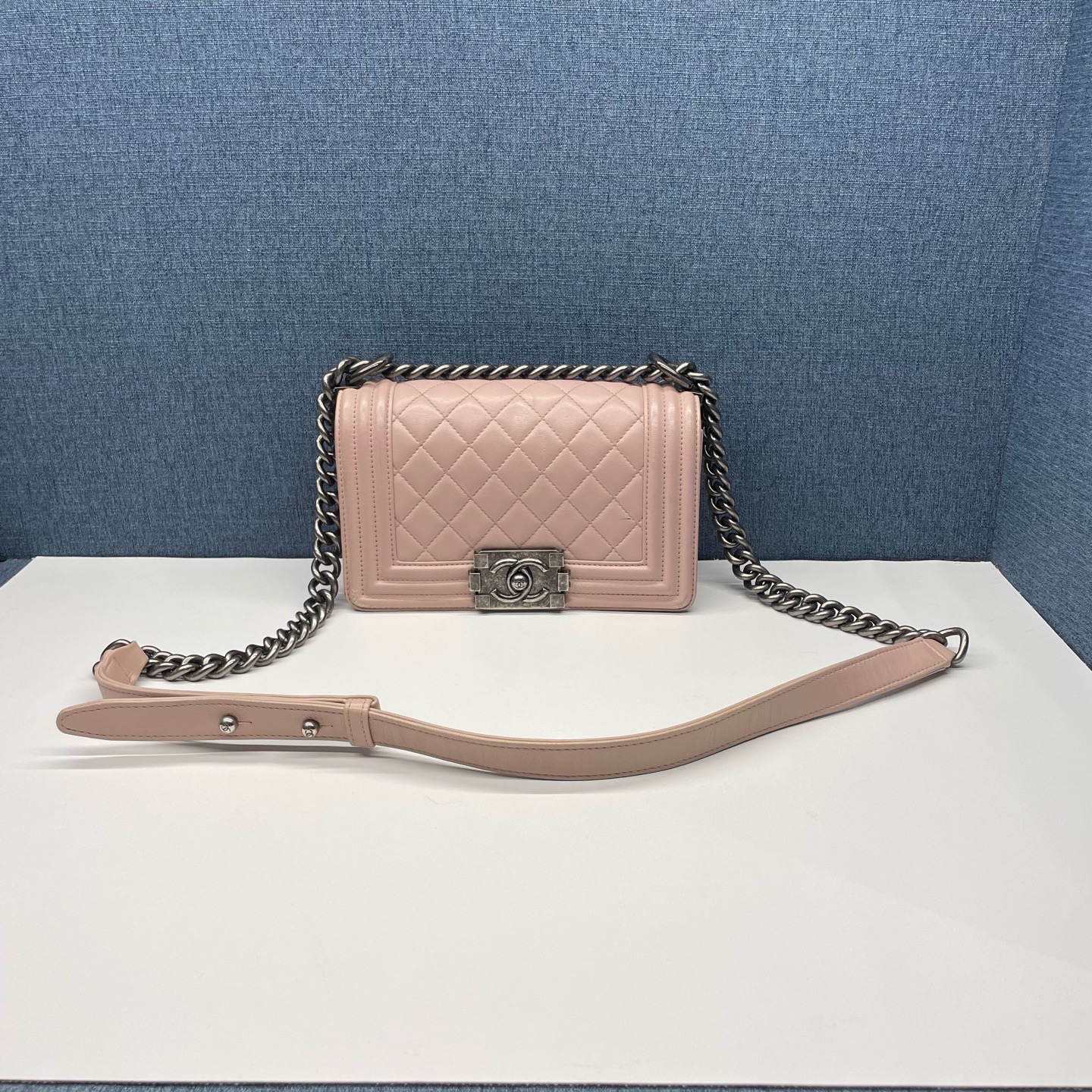 【預訂貨品】鐳射23開👜 CHANEL 粿色Leboy
