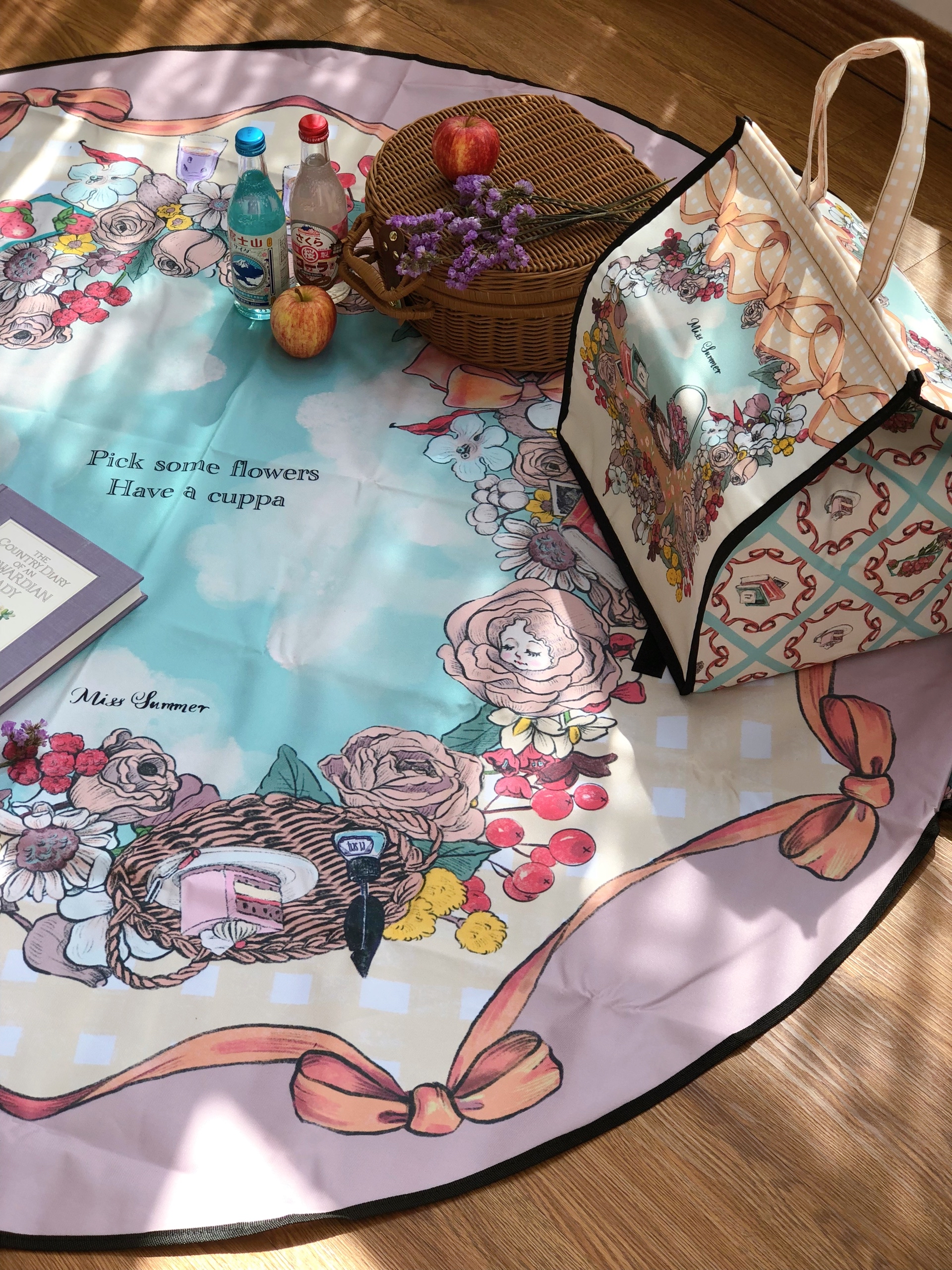 Miss Summer {Blue sky party} 野餐墊 + 保冷袋