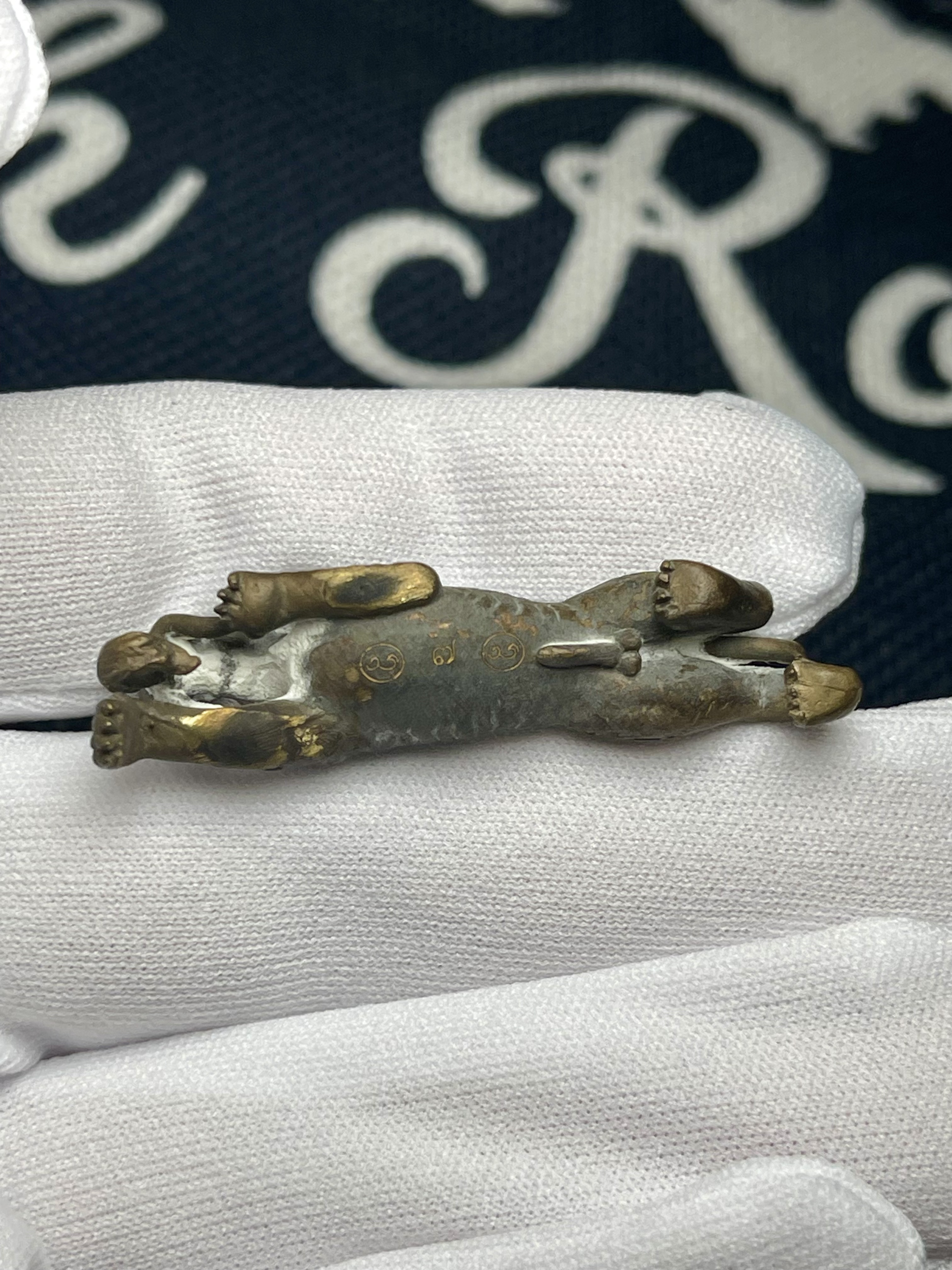 古巴旁蝕  佛曆2559  第三期  捨贏｜純聖料金屬版本｜僅製125尊｜附原裝廟盒｜光學級高透防水殼