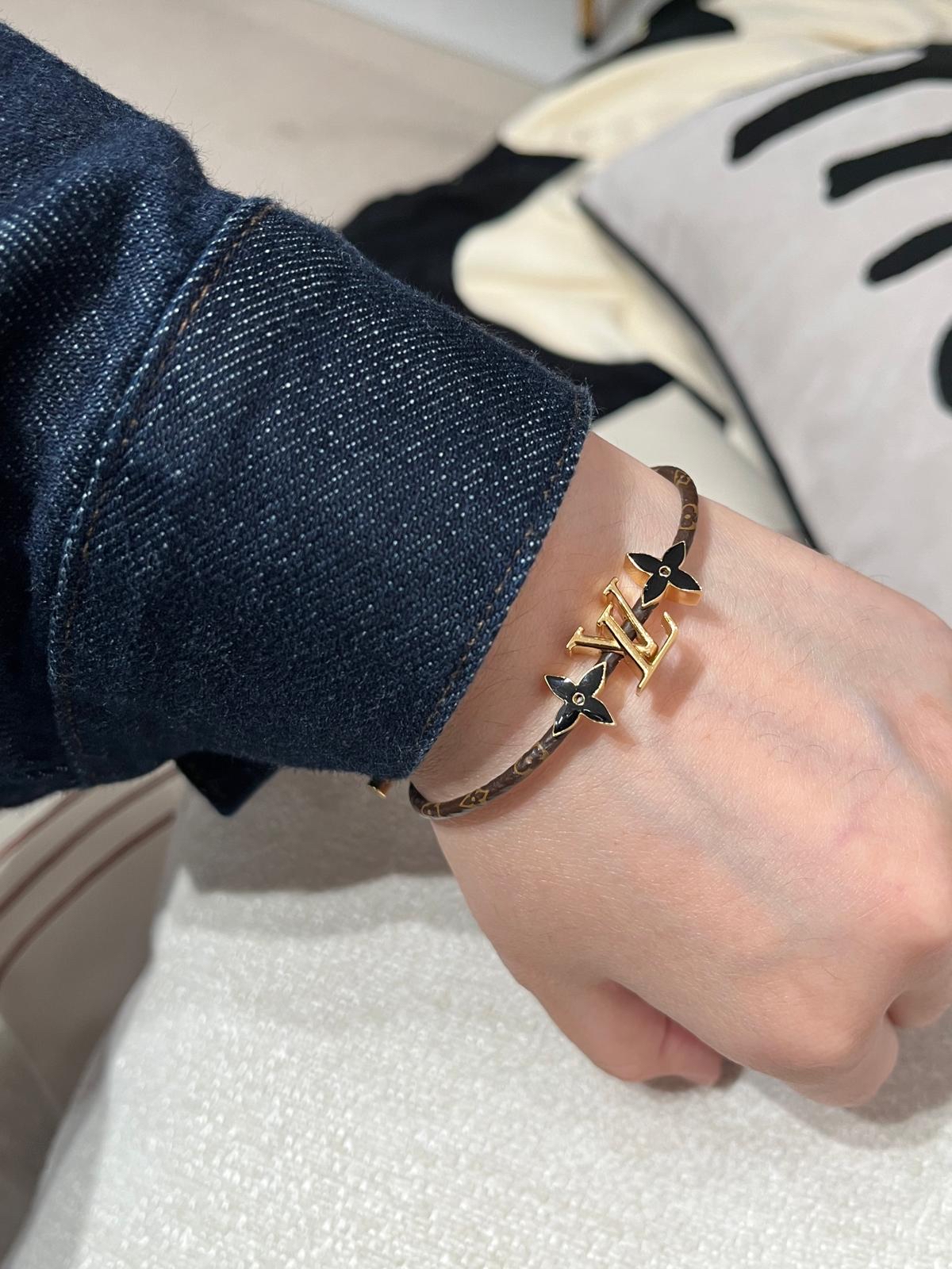 LV Bracelet  100%Authentic, 98%New ✅Dust bag