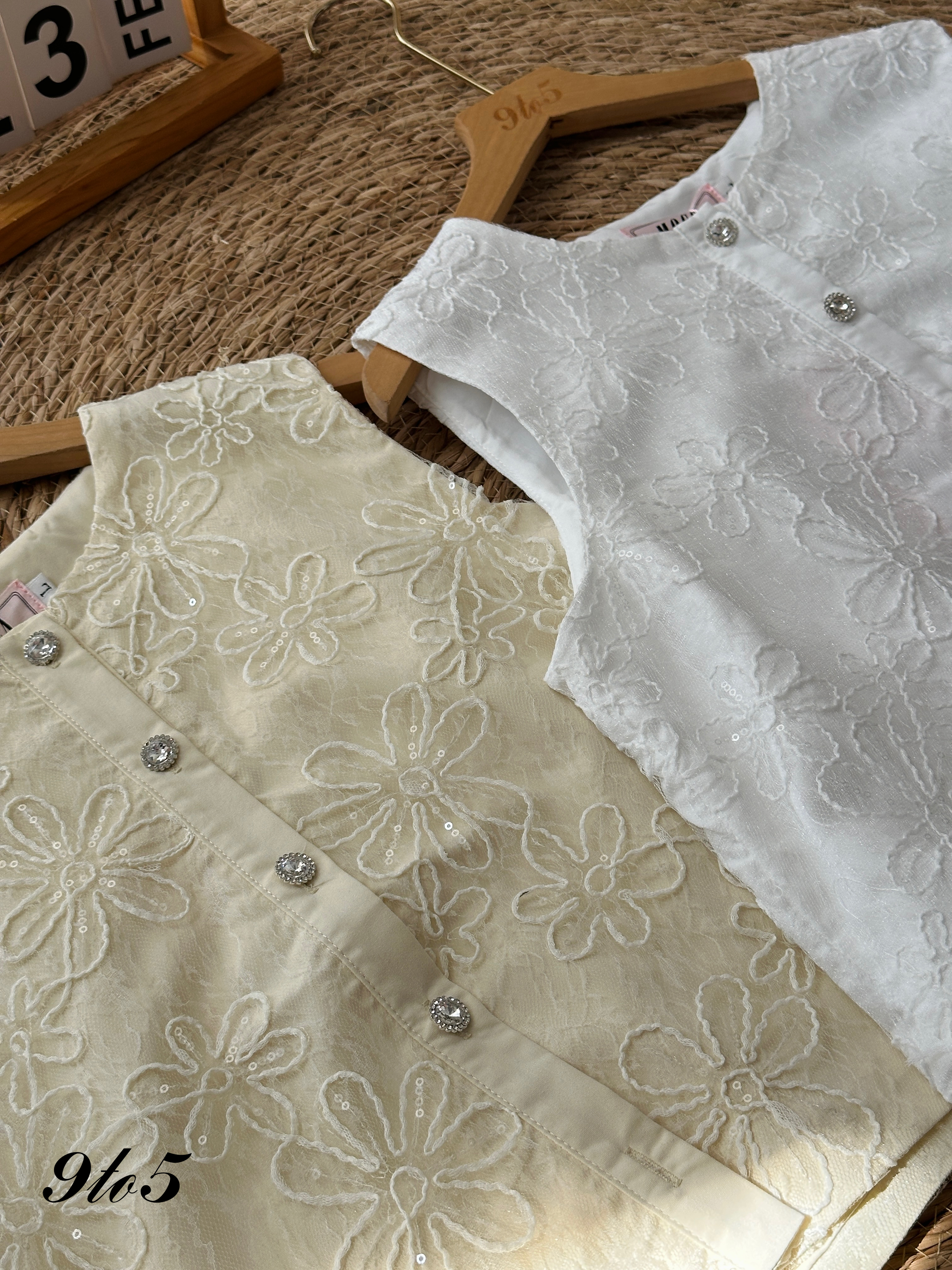 T3959 Sleeveless Floral Top - 3 Colors