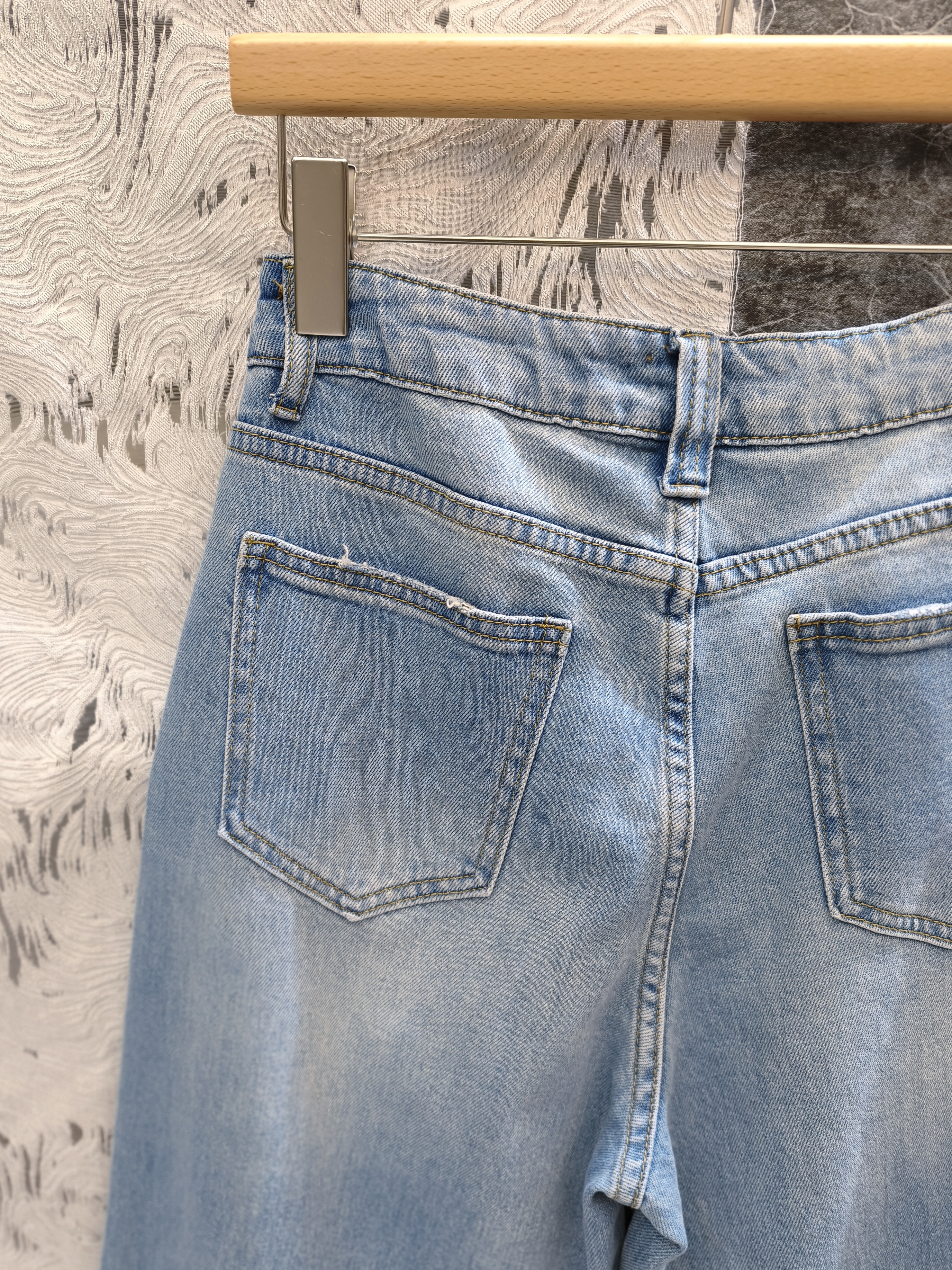 洗水直筒牛仔褲