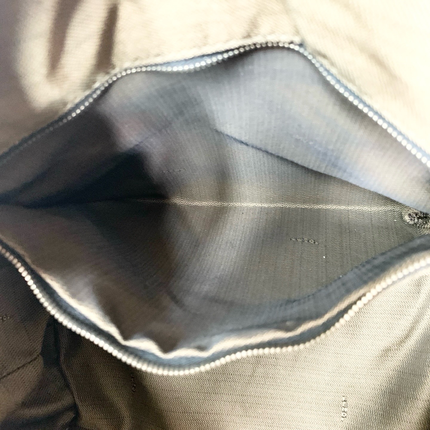 【預訂貨品】Fendi老花金扣飯盒包