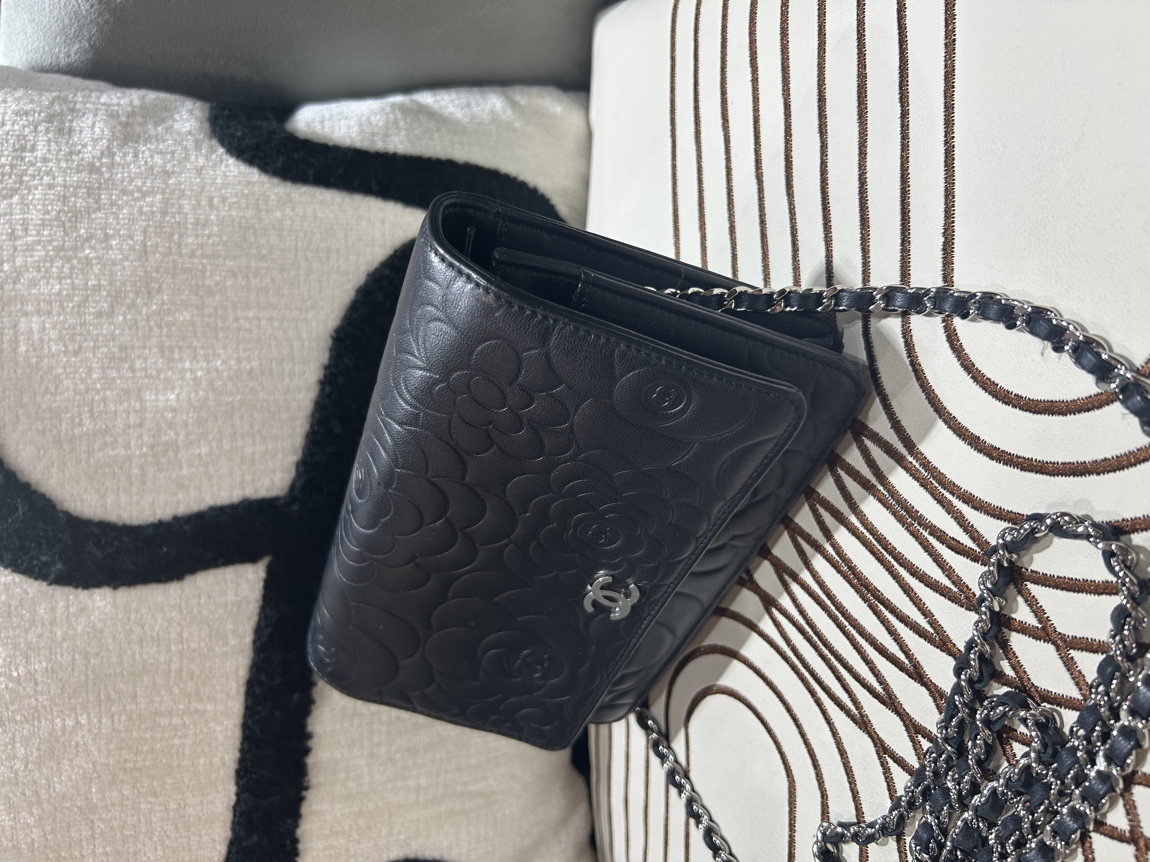 Chanel 山茶花 Wallet On Chain 黑色銀鏈 100%Authentic, 98%New ☑️15Card☑️Box