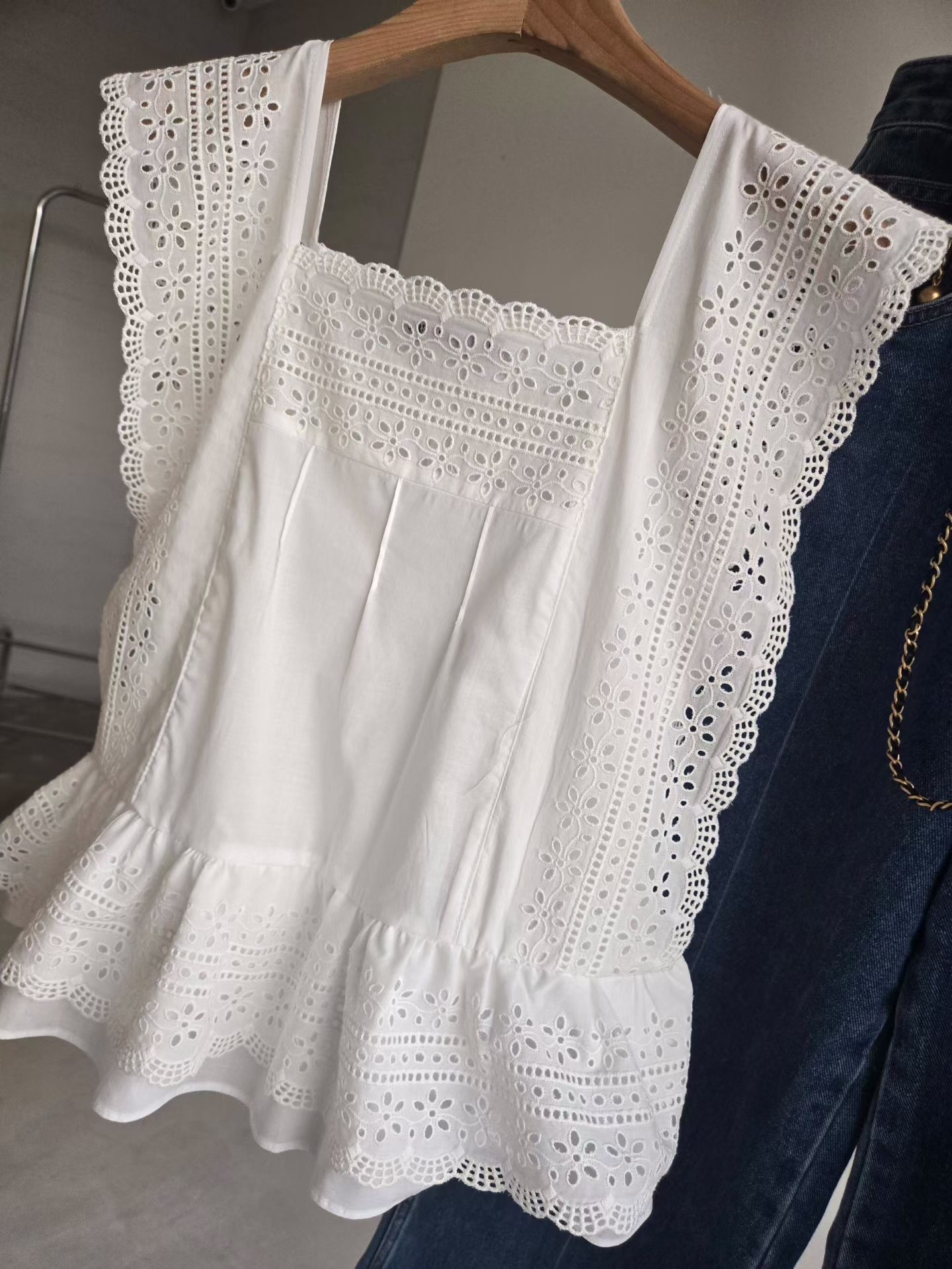 通花Ruffle Top