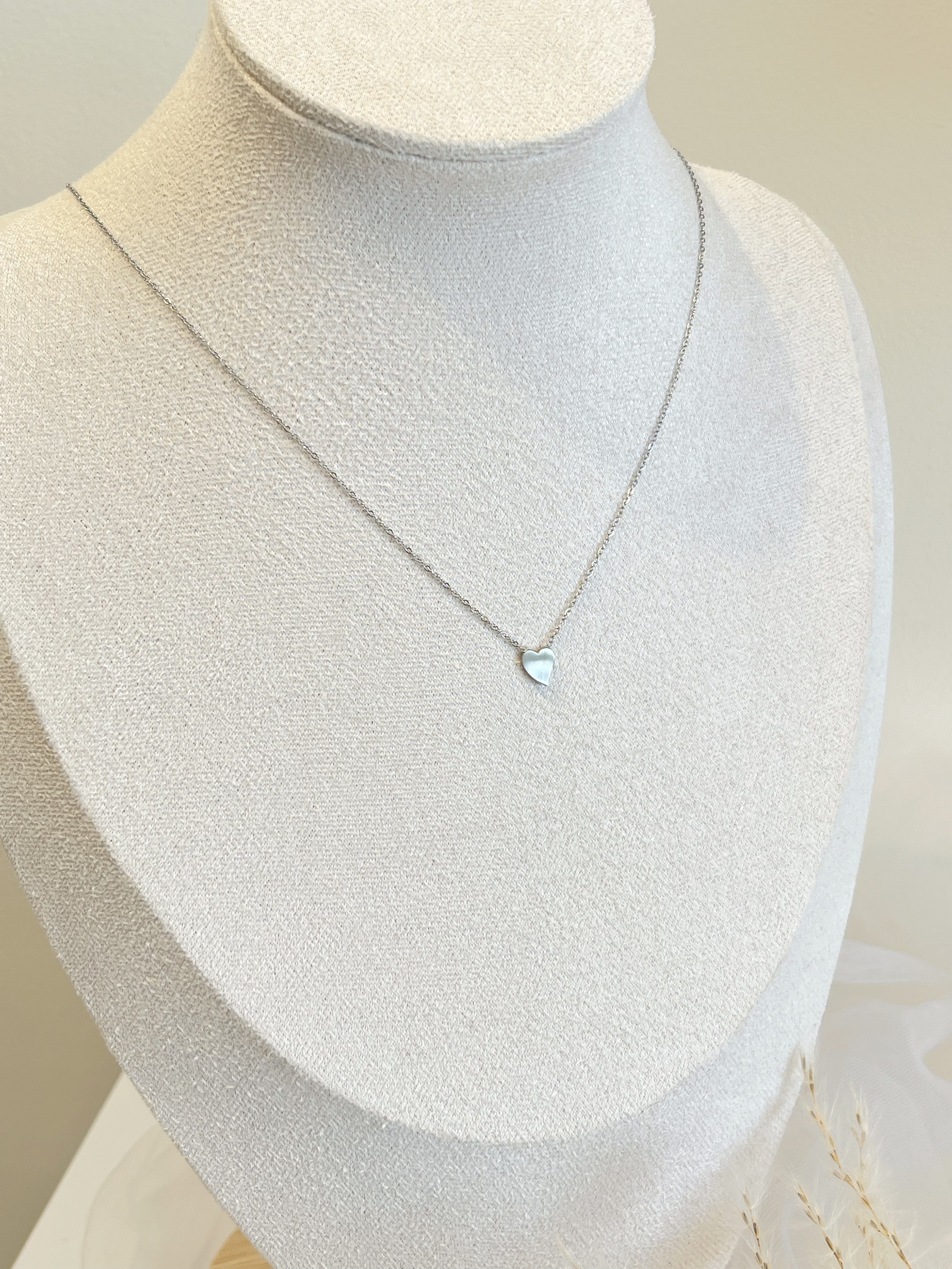 Minimalist银色拉丝感爱心钛钢项链