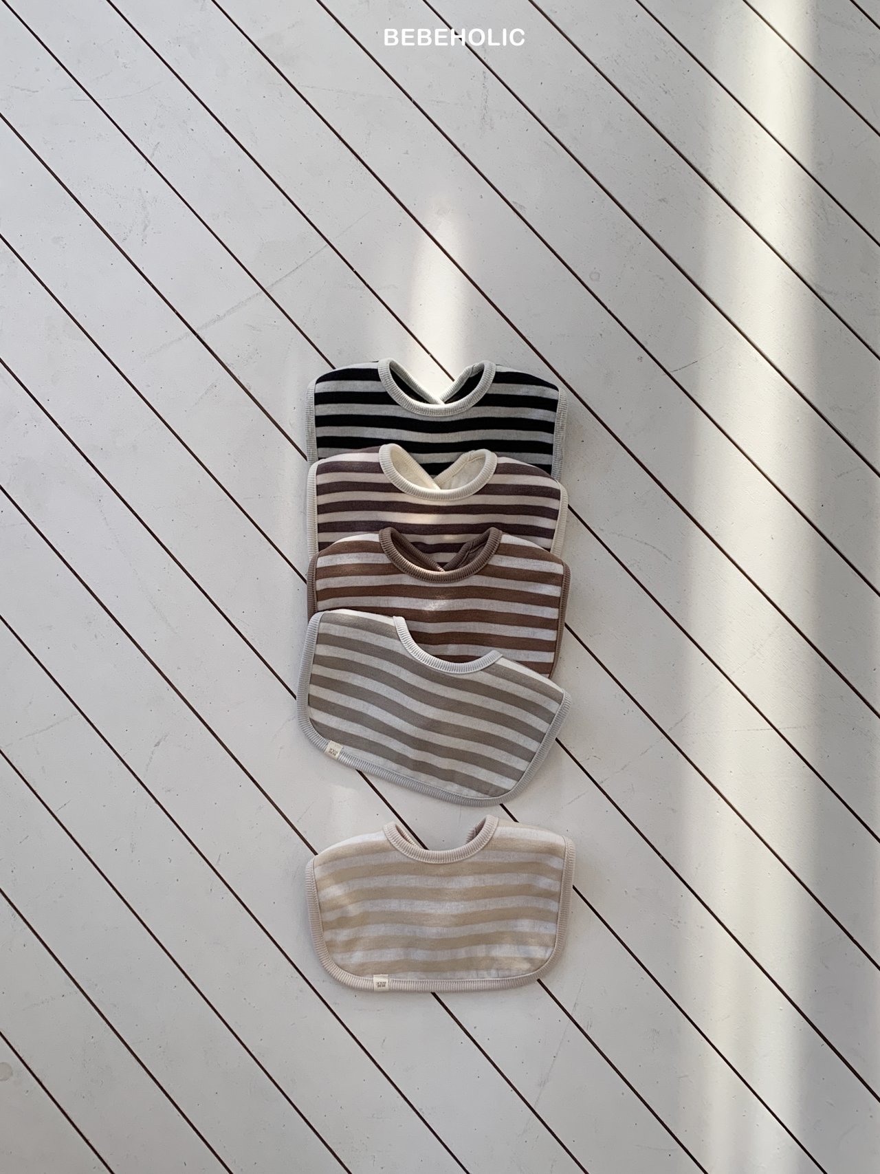 🌸預訂 韓國直送🌸🇰🇷BEBEHOLIC五色標籤條紋純色雙面毛圈口水圍兜