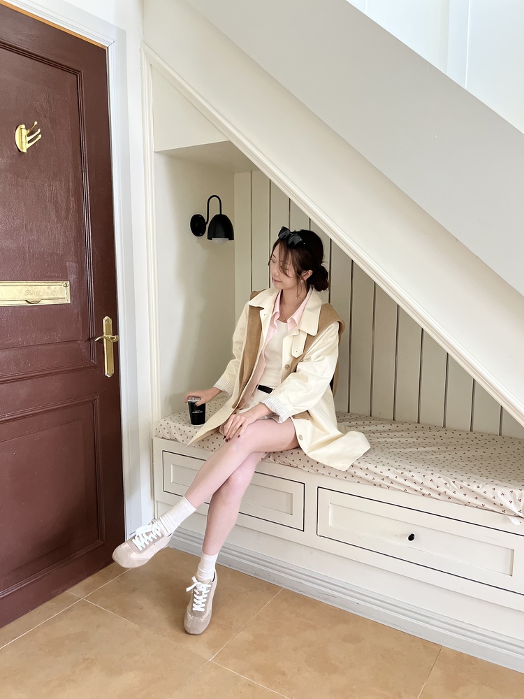 Classic Belt-Loop Shorts (Ivory)