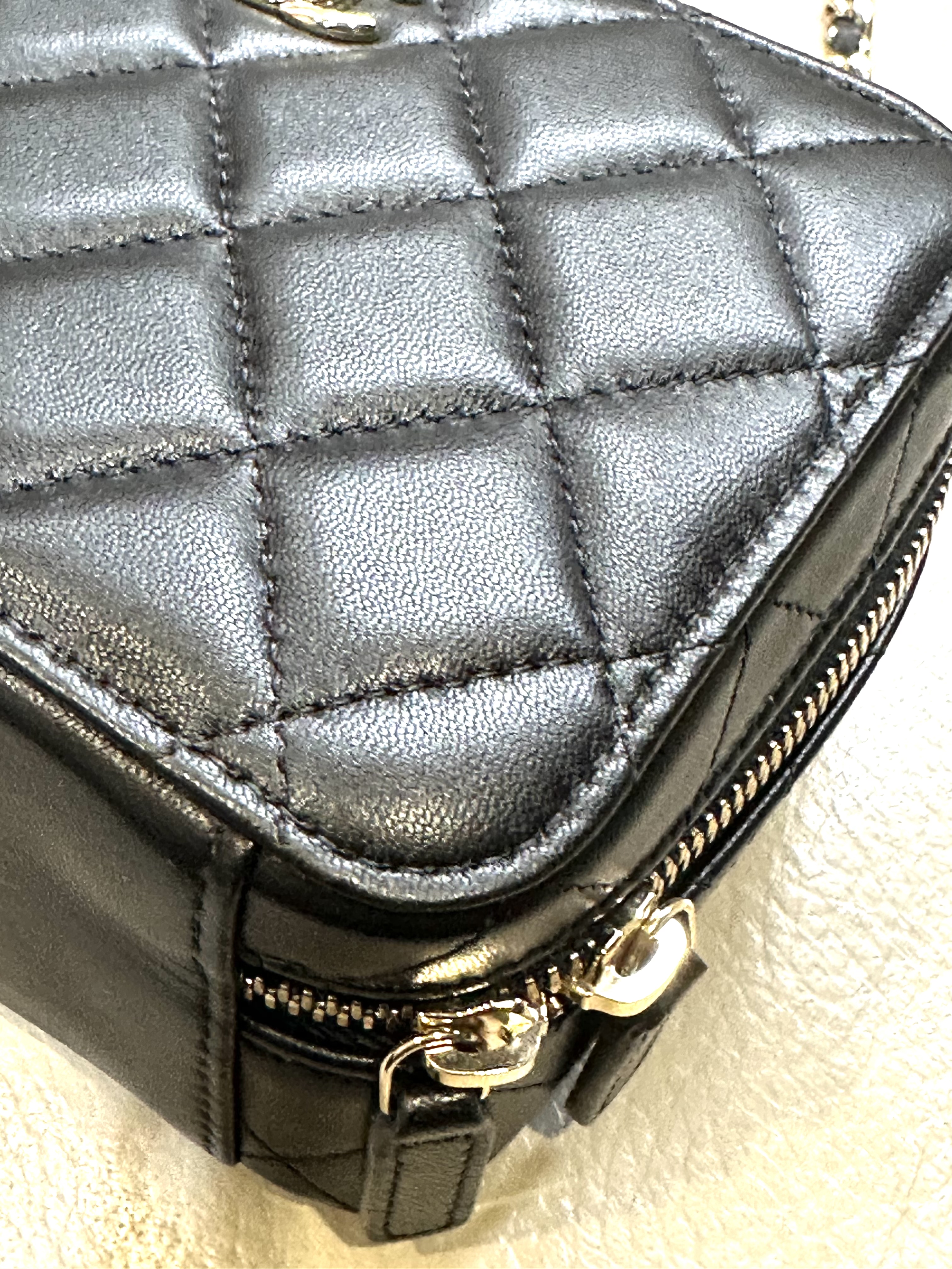 Pre-owned Chanel Pearl Crush Camera Bag / Product Code: 26040502
