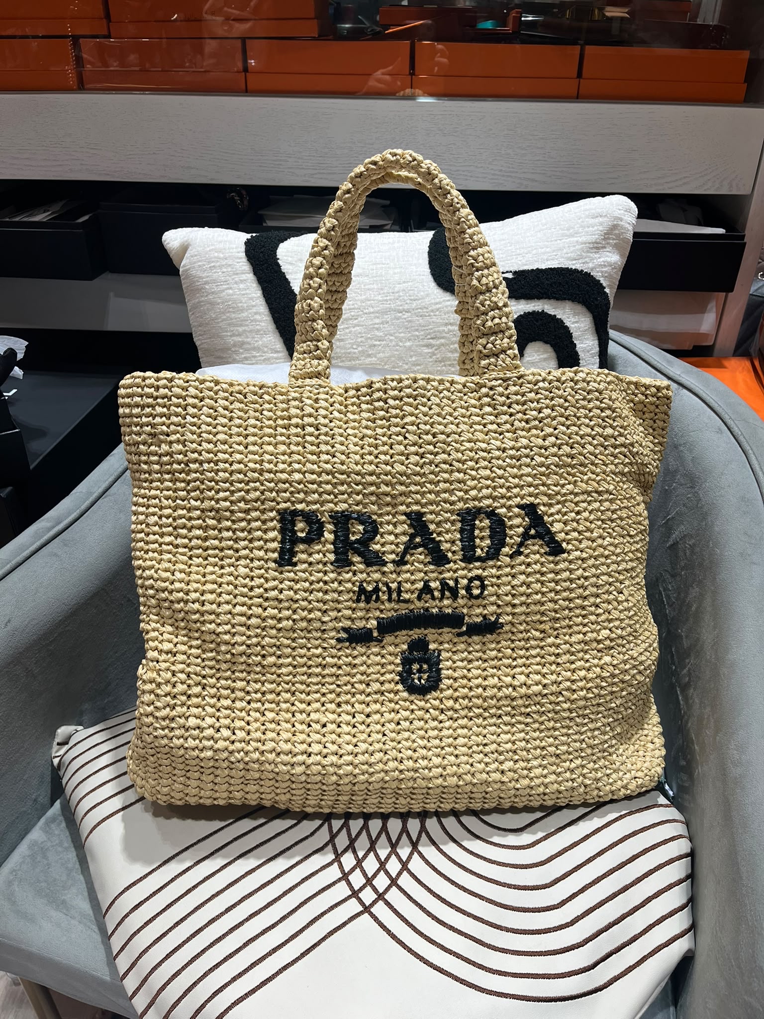Prada Crochet tote bag 100%Authentic, 98%new ✅Dust bag