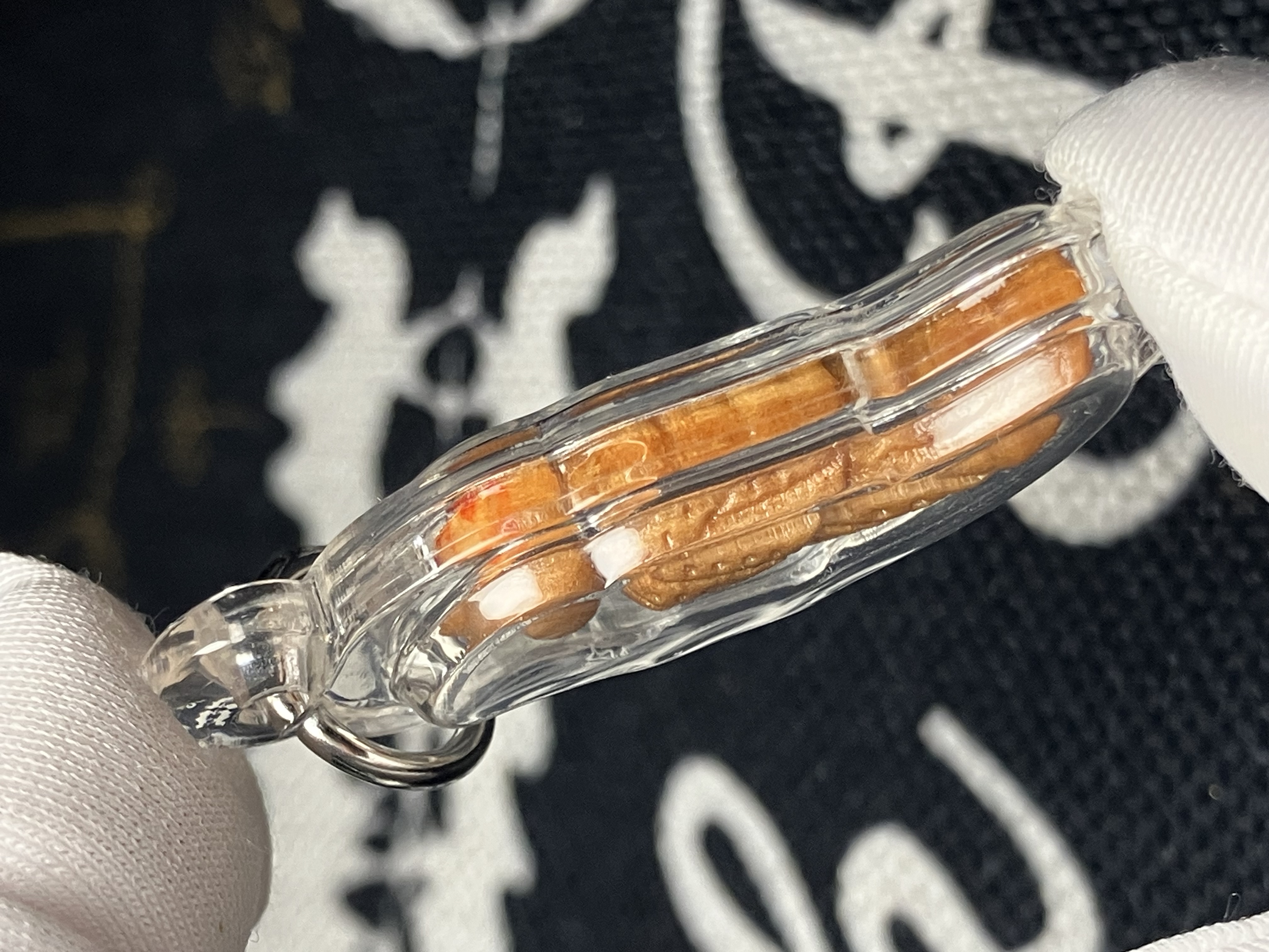 龍婆披贊  百年嫁龍神木 x 古法金舌人緣鳥🪵🕊️  附全高清防水殼｜師父親手寫符｜專屬經文及佩戴方法✨