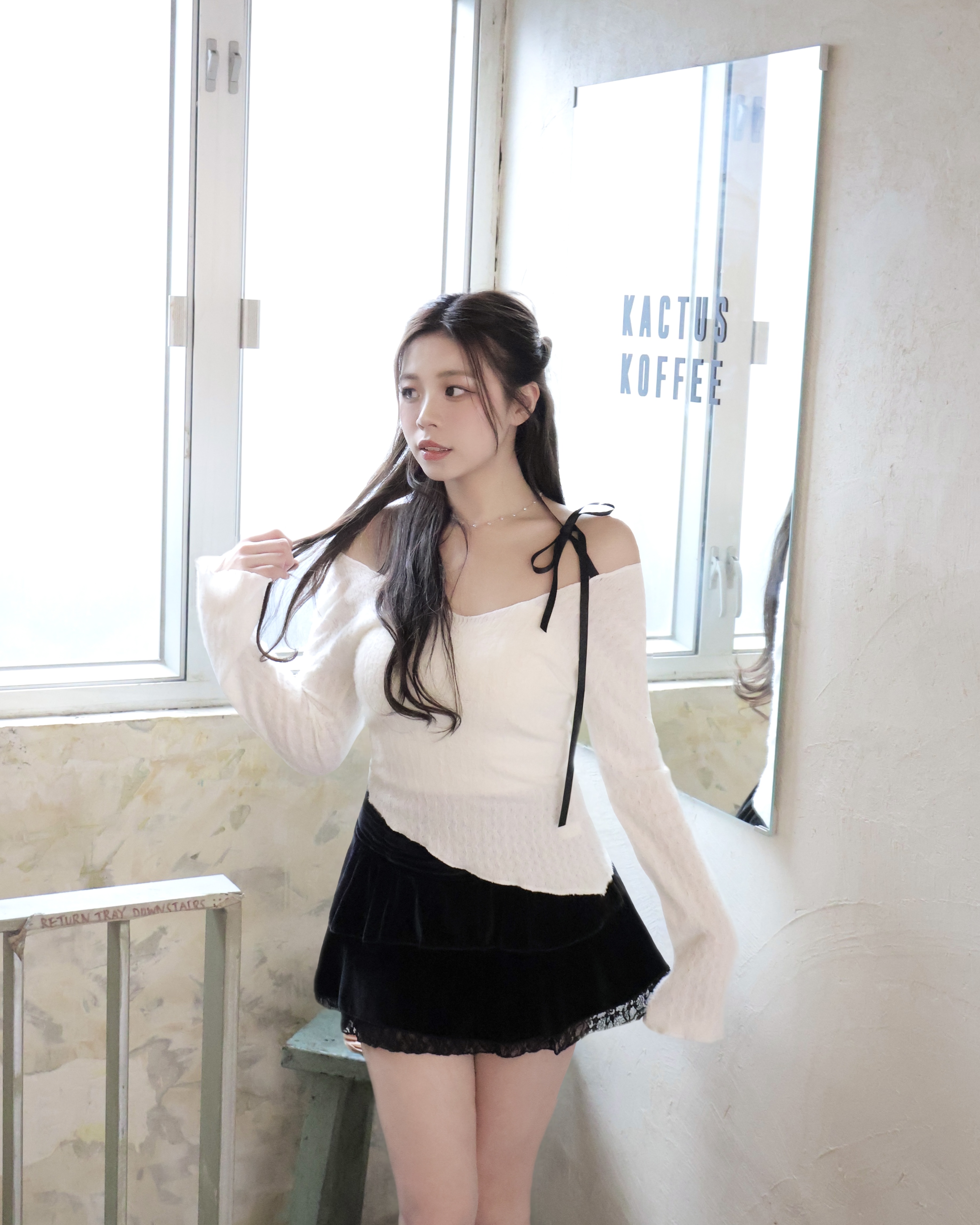 【 新品追加 ♪🎀 | 溫柔浪漫結合💕多變化！輕薄毛絨絲帶設計感喇叭袖上衣˚ʚɞ 】 Romantic Ruffle Top(三色入)