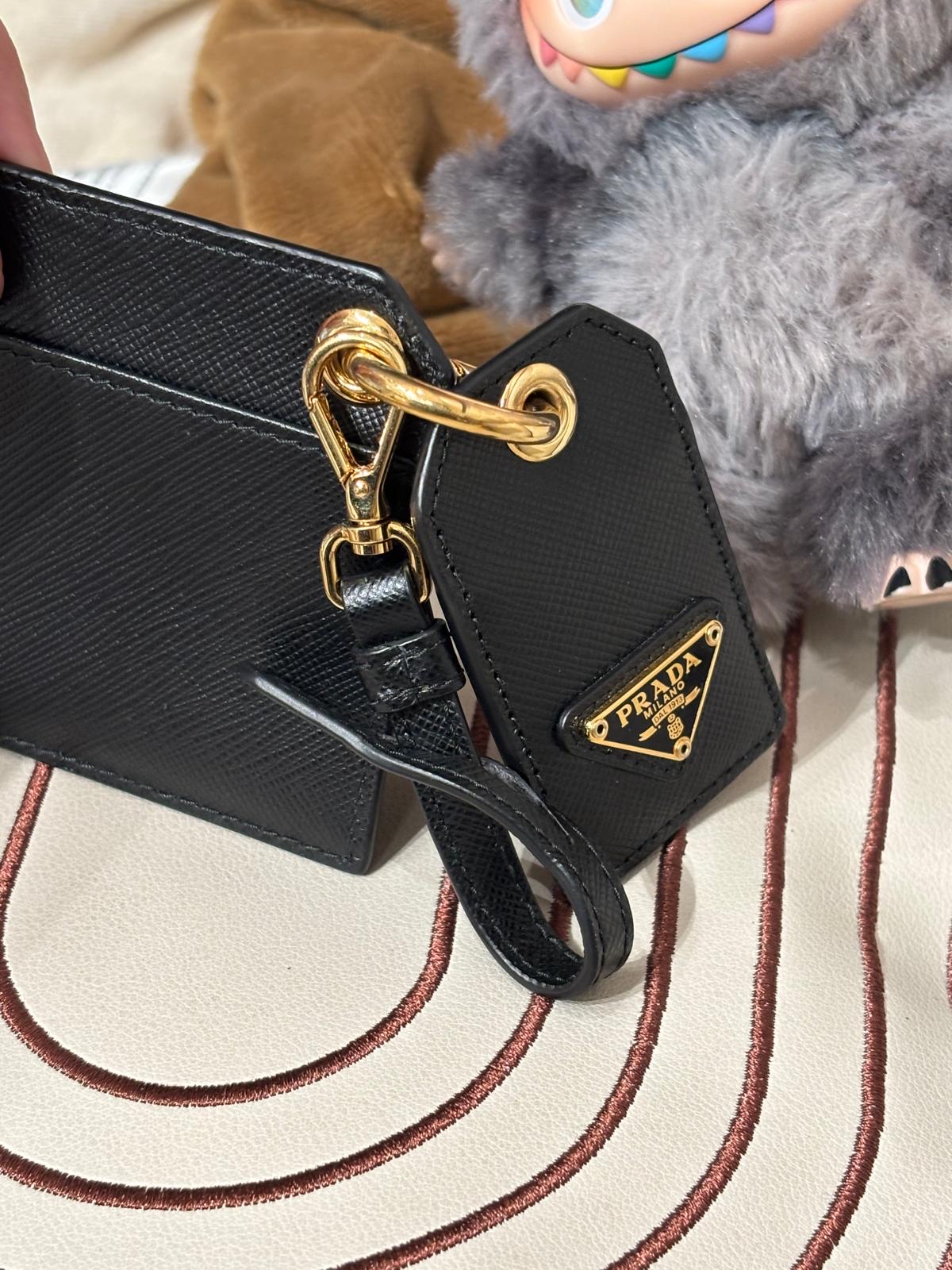 Prada card holder Saffiano Leather 卡片套鎖匙扣 100%Authentic, 98%new